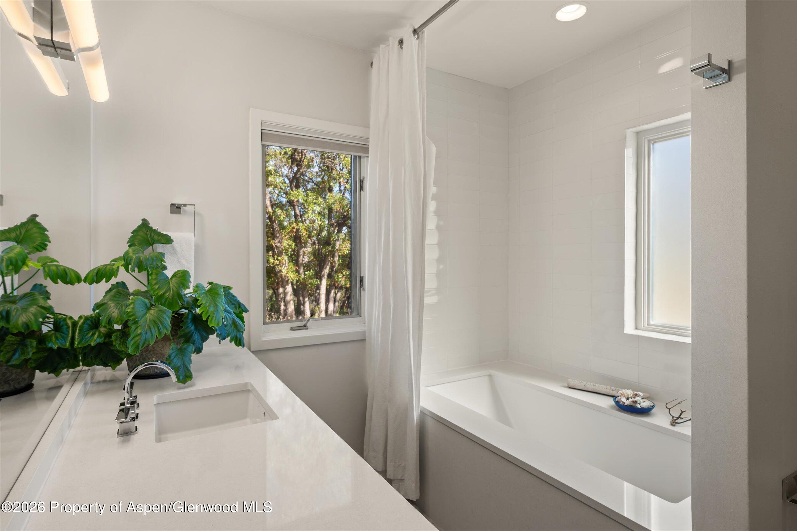 1560 Medicine Bow Road Property Photo 34