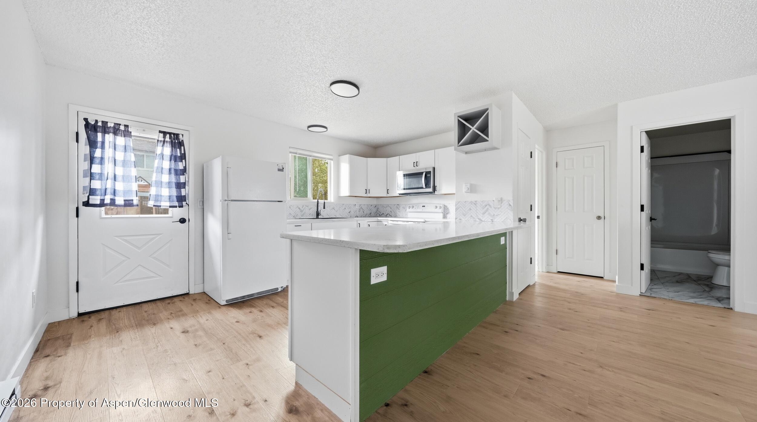 2415 West Avenue Property Photo 9