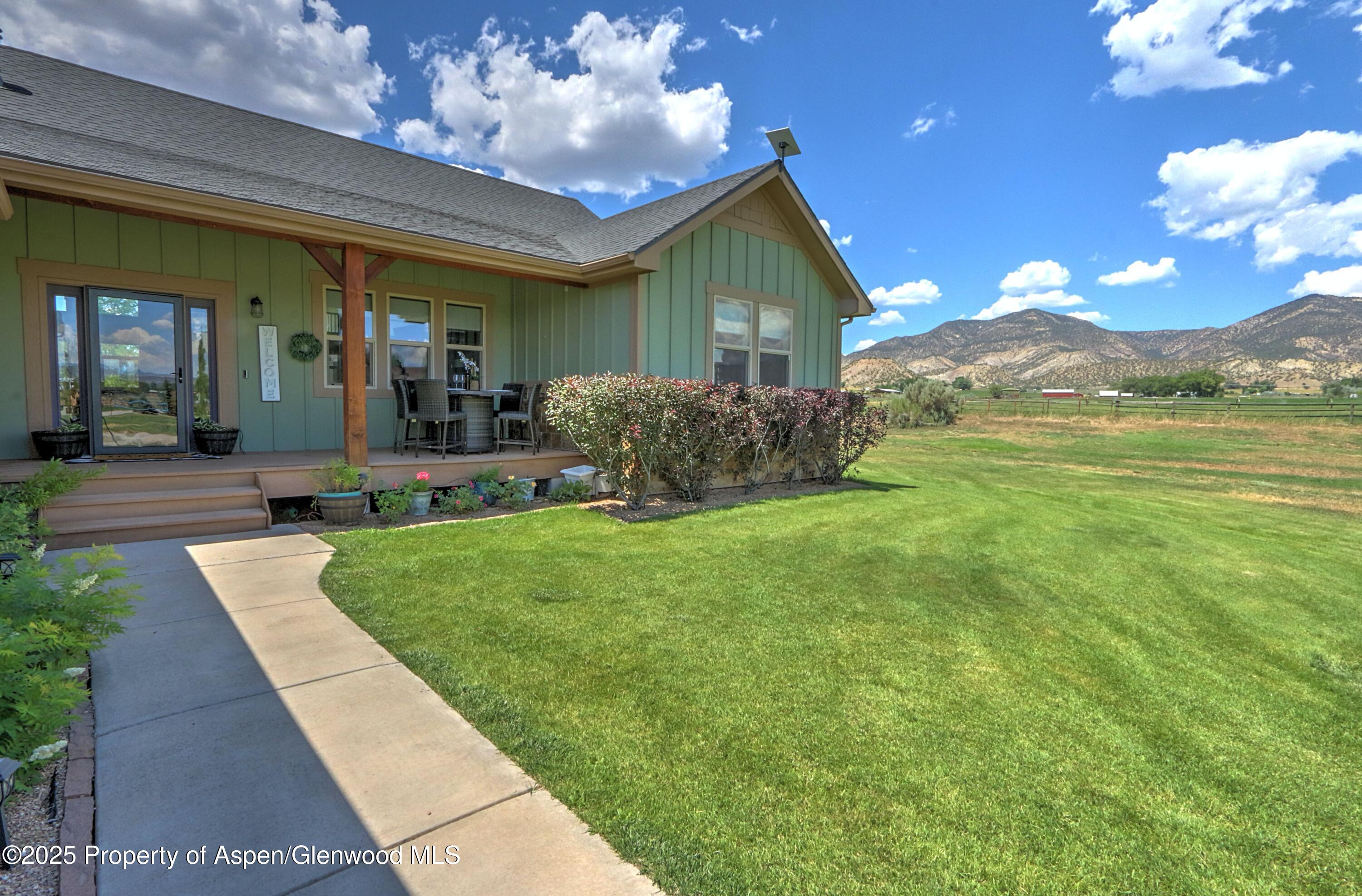 369 N Meadow Drive Property Photo 3