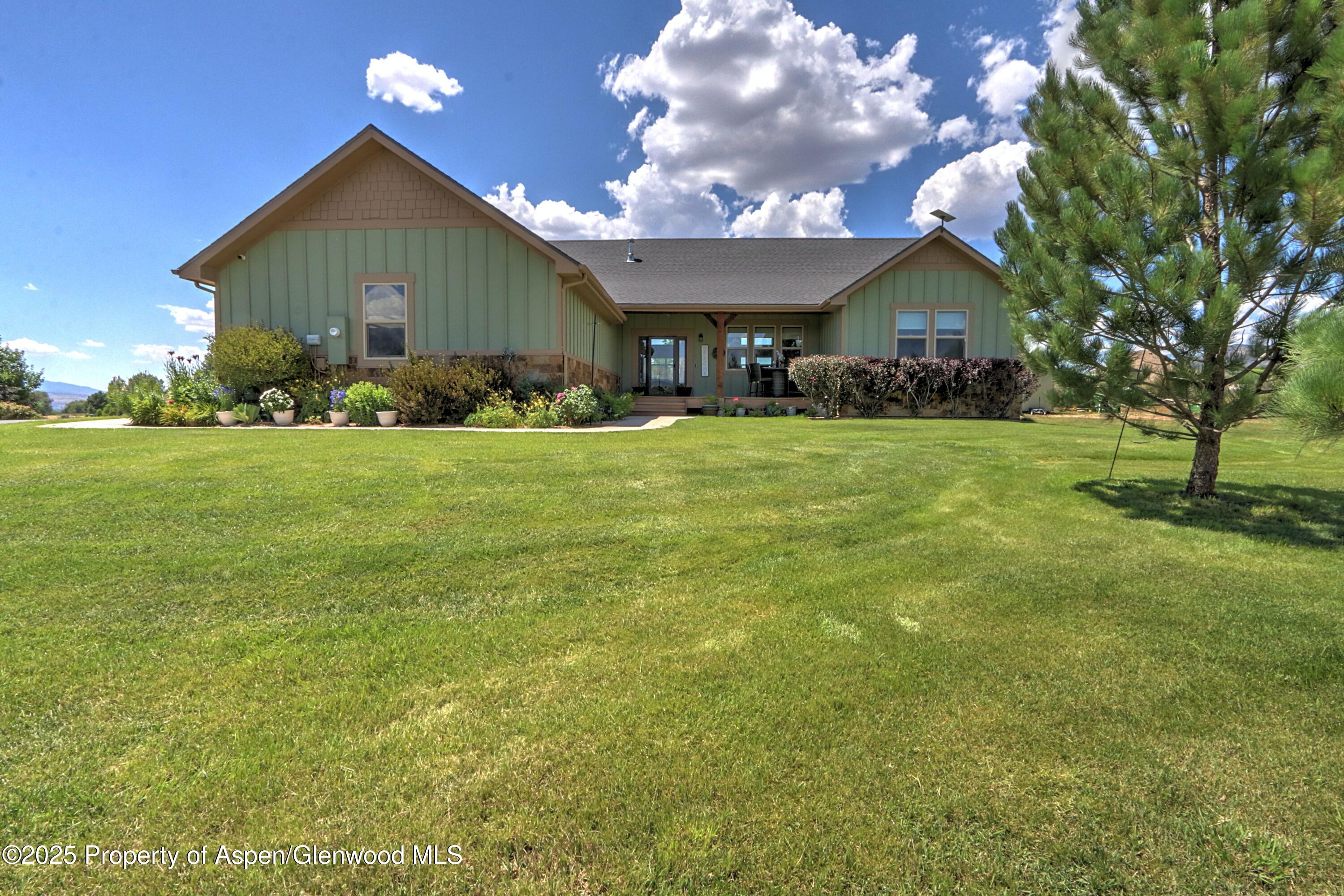 369 N Meadow Drive Property Photo 4