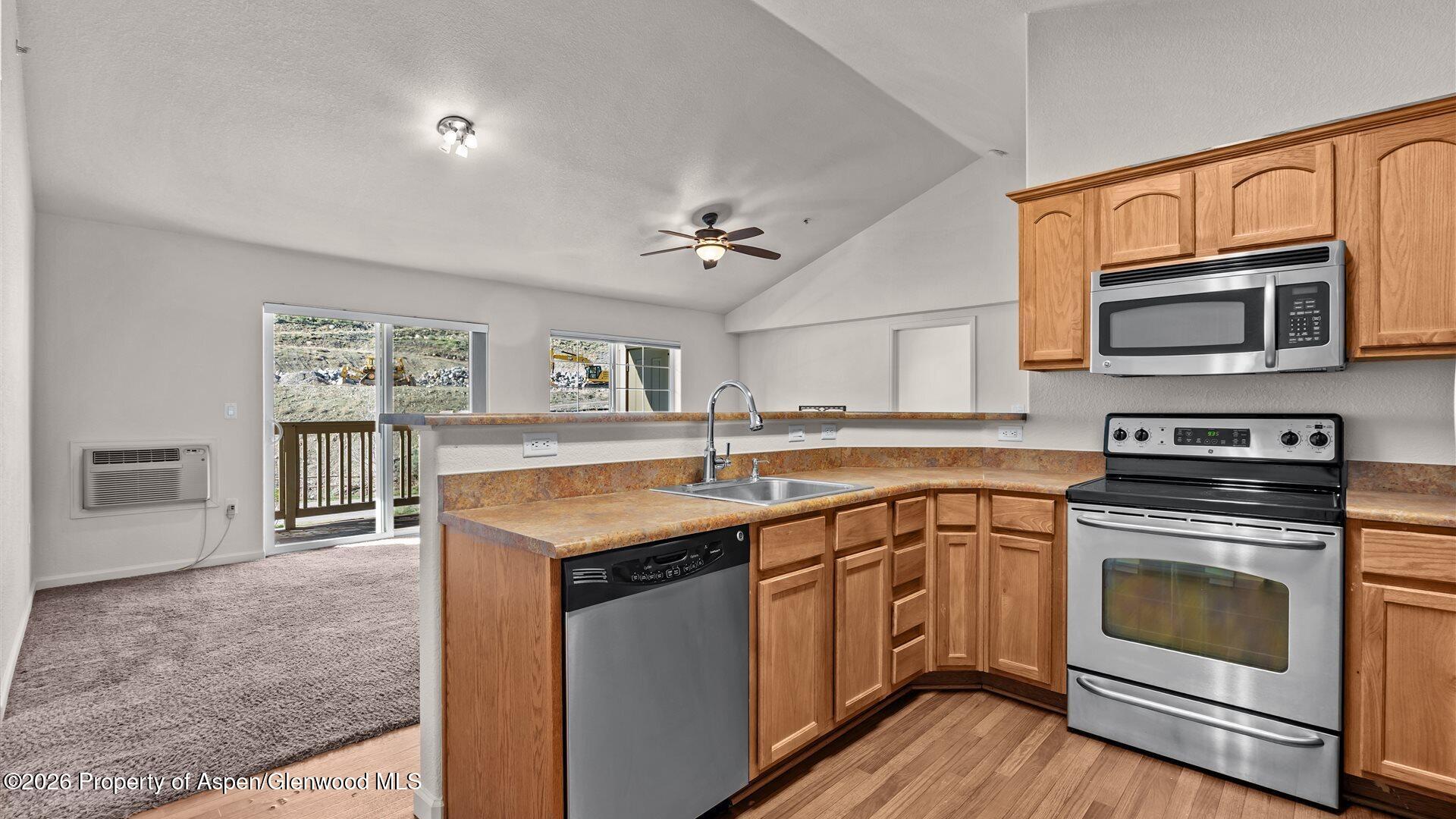 488 River View Drive 407 Property Photo 11