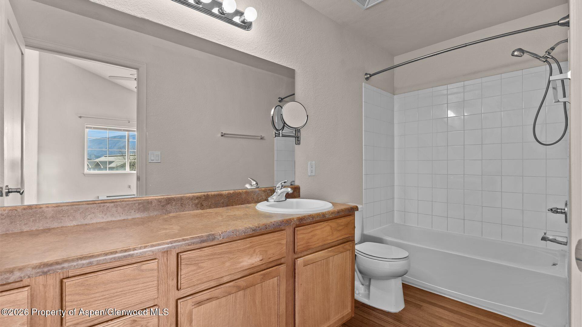 488 River View Drive 407 Property Photo 18