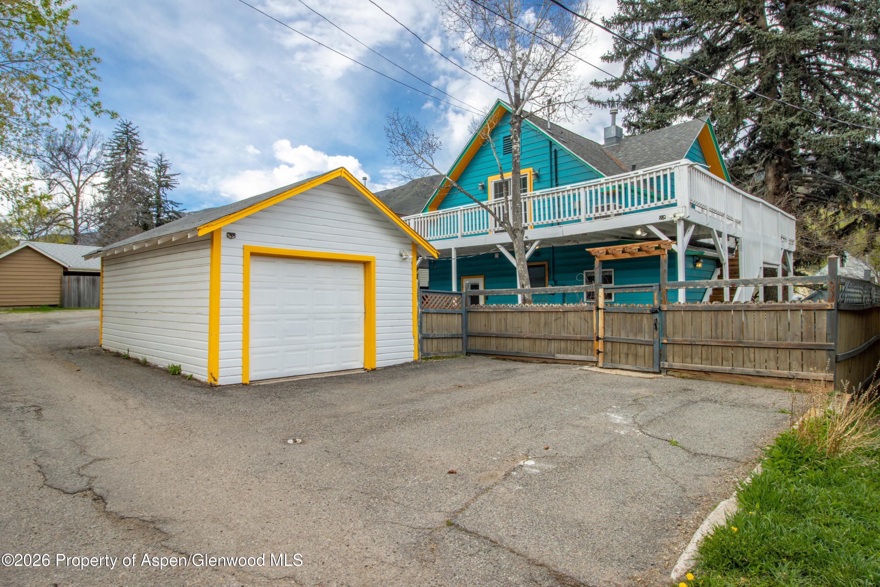 1018 Grand Avenue Property Photo 3