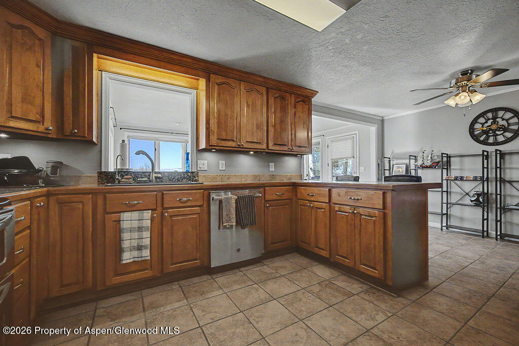 2014 E 9th Street Property Photo 4