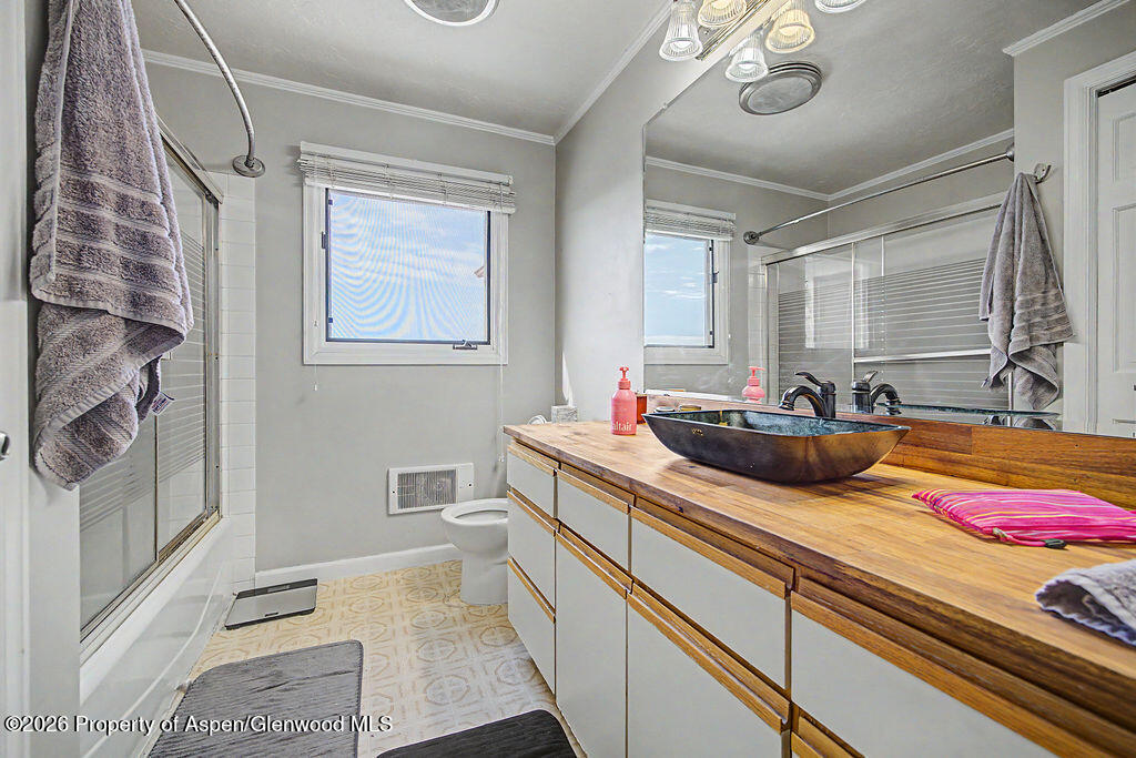 2014 E 9th Street Property Photo 17