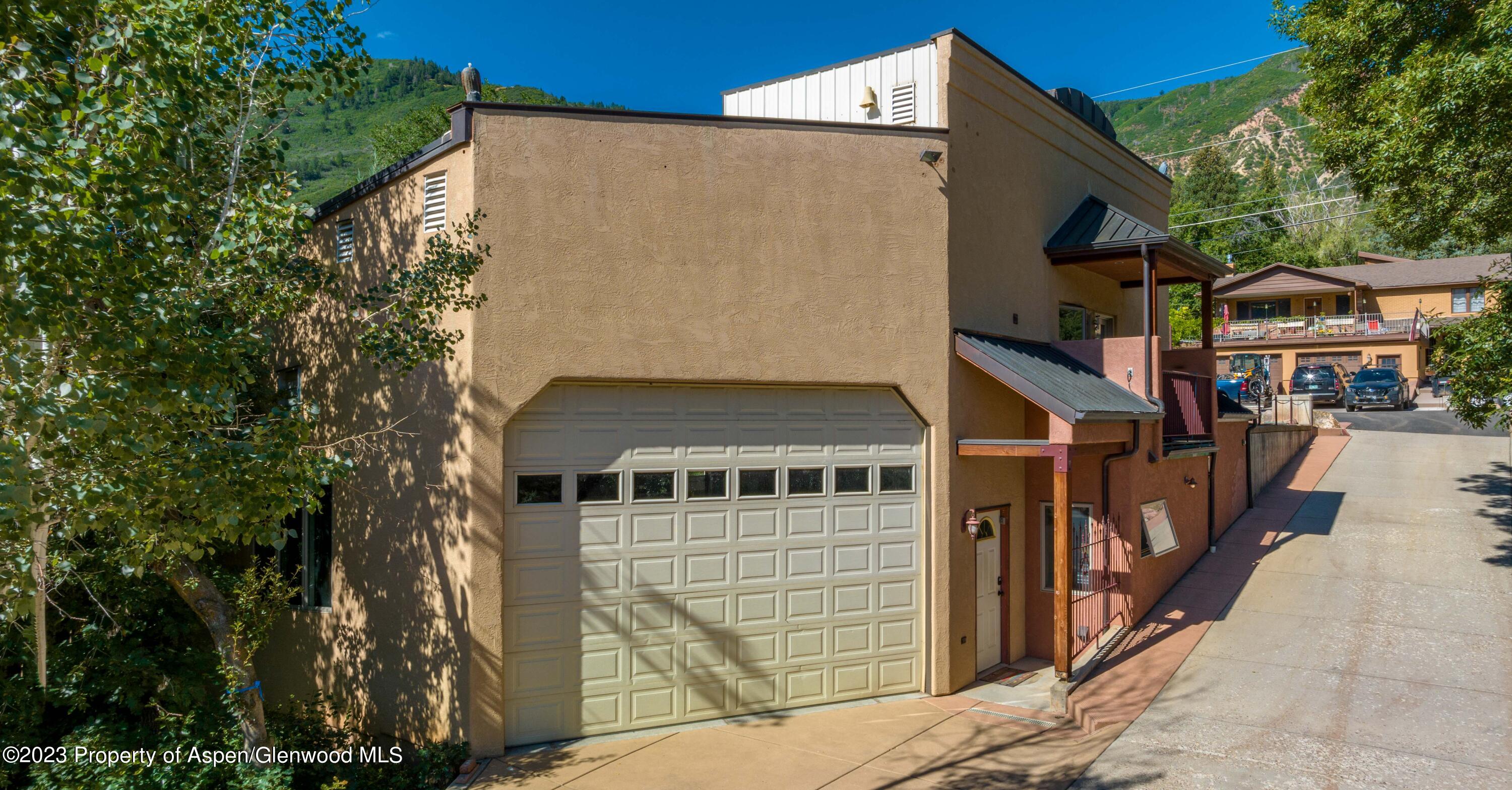 908 Red Mountain Drive Property Photo 1