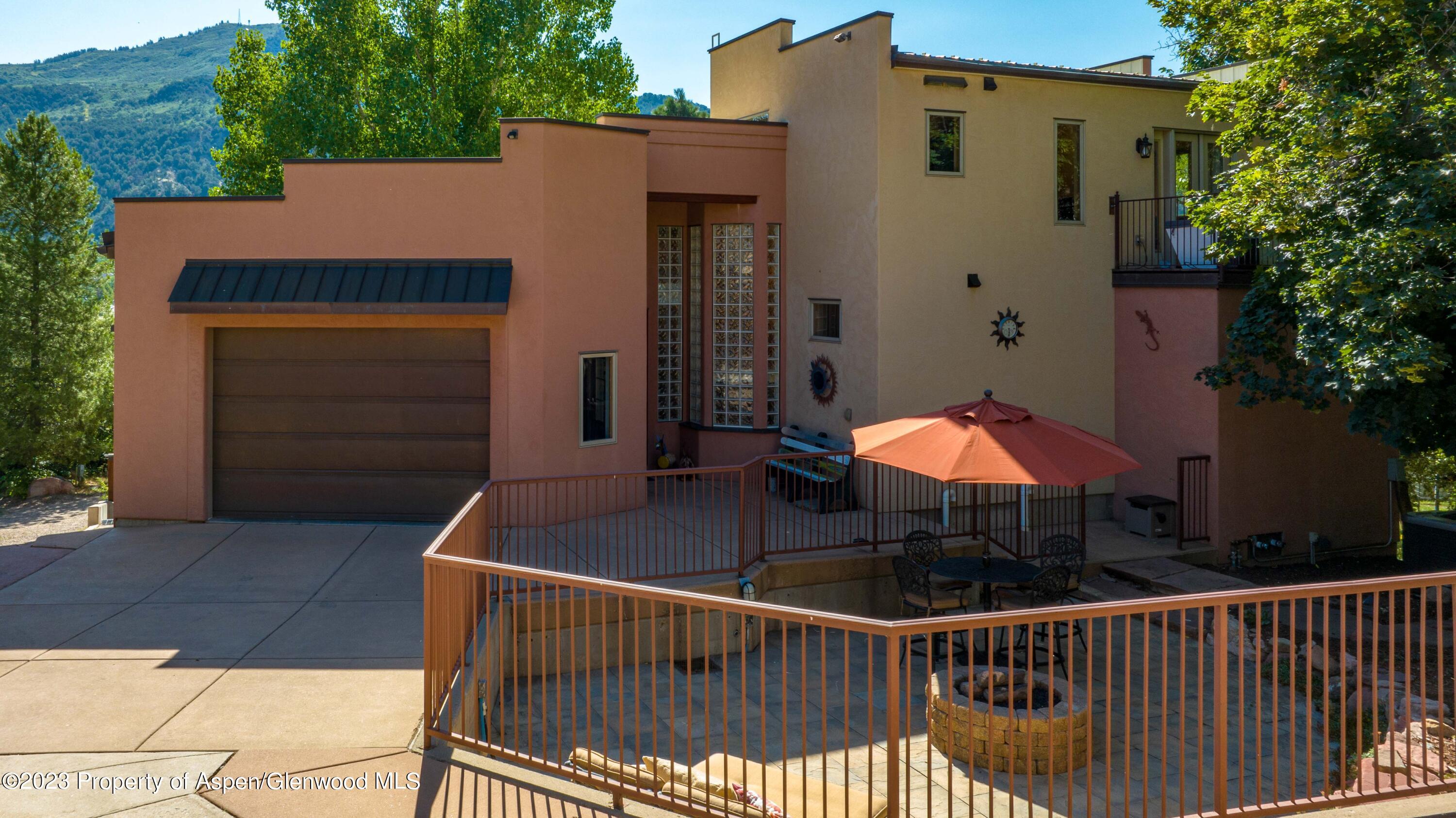 908 Red Mountain Drive Property Photo 3