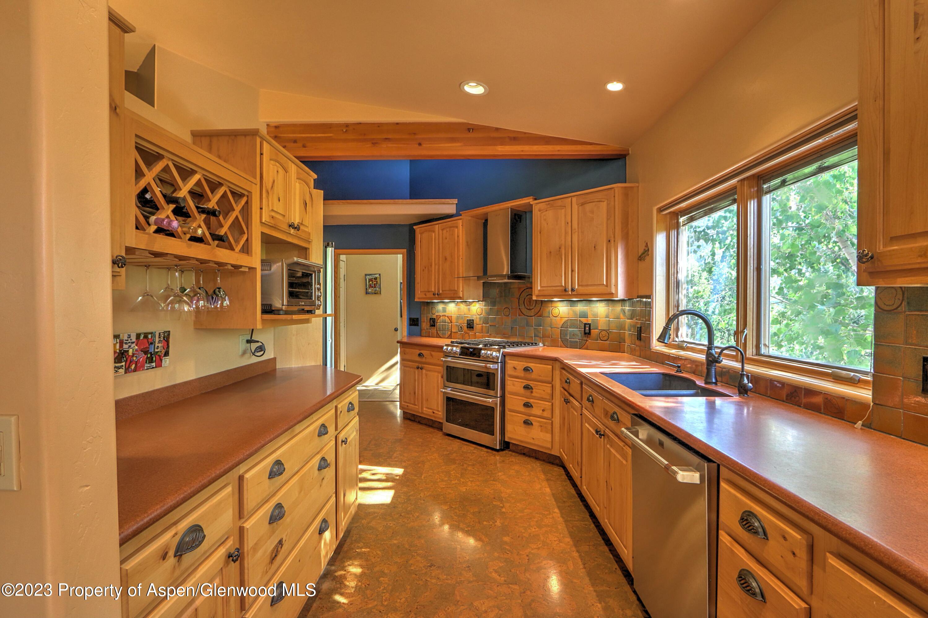 908 Red Mountain Drive Property Photo 12