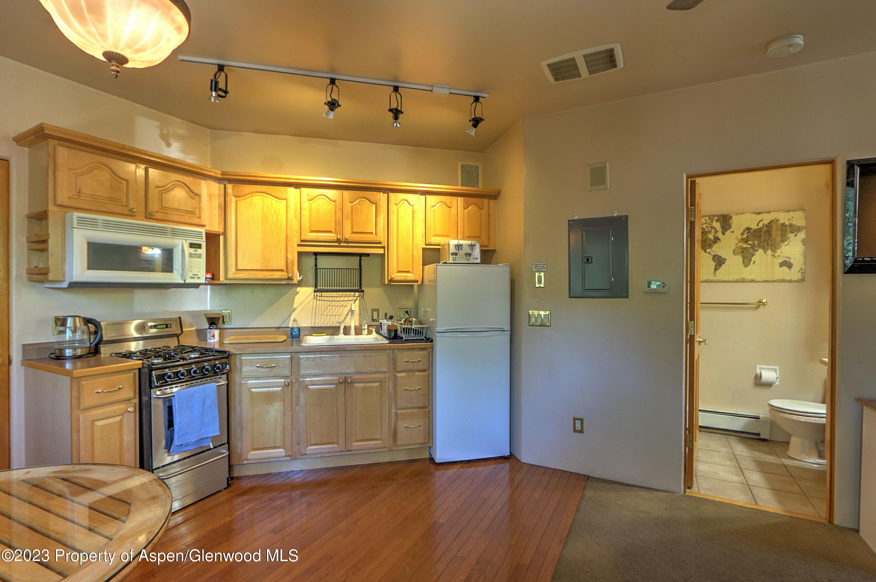 908 Red Mountain Drive Property Photo 34