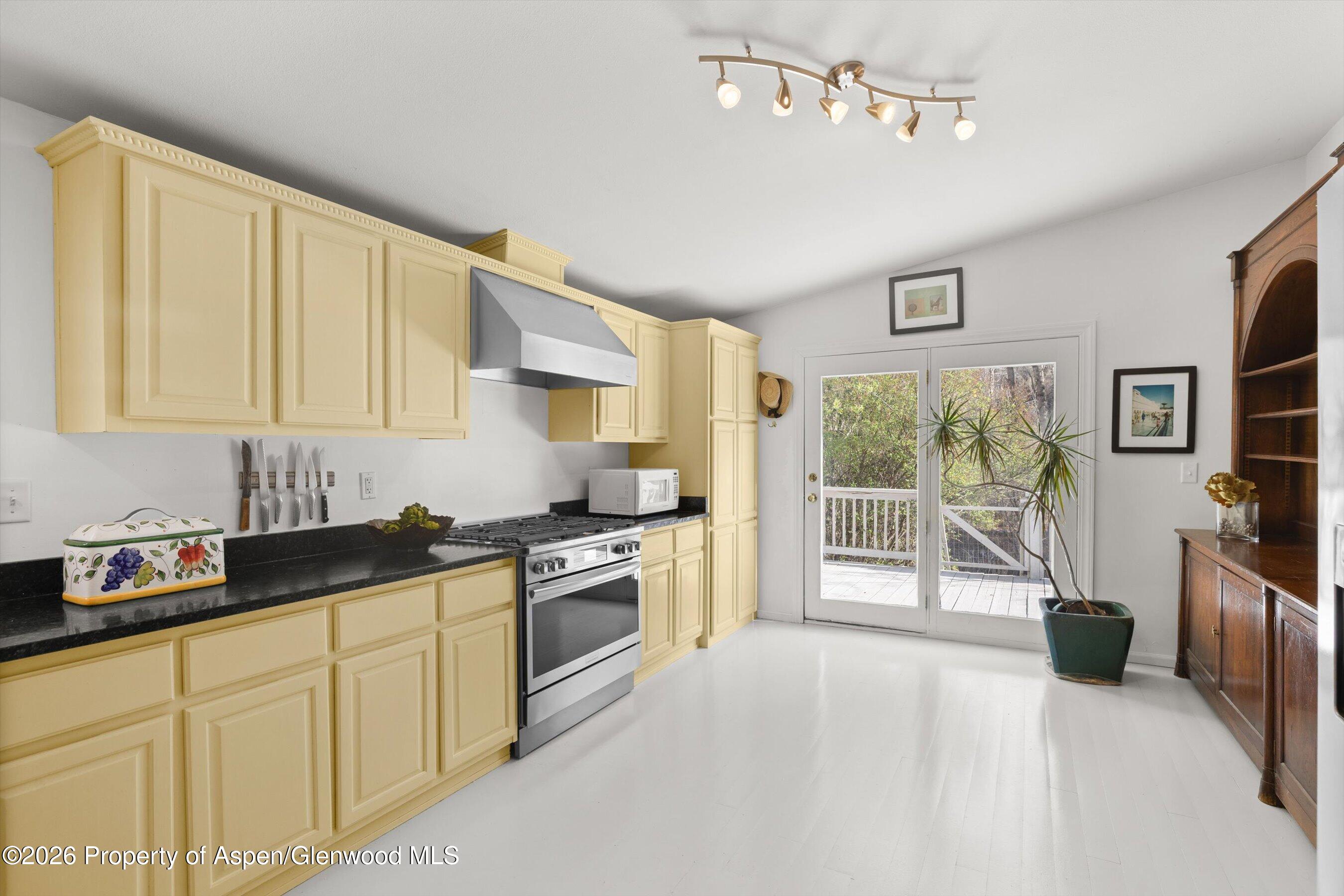 31 Lazy Glen Property Photo 6