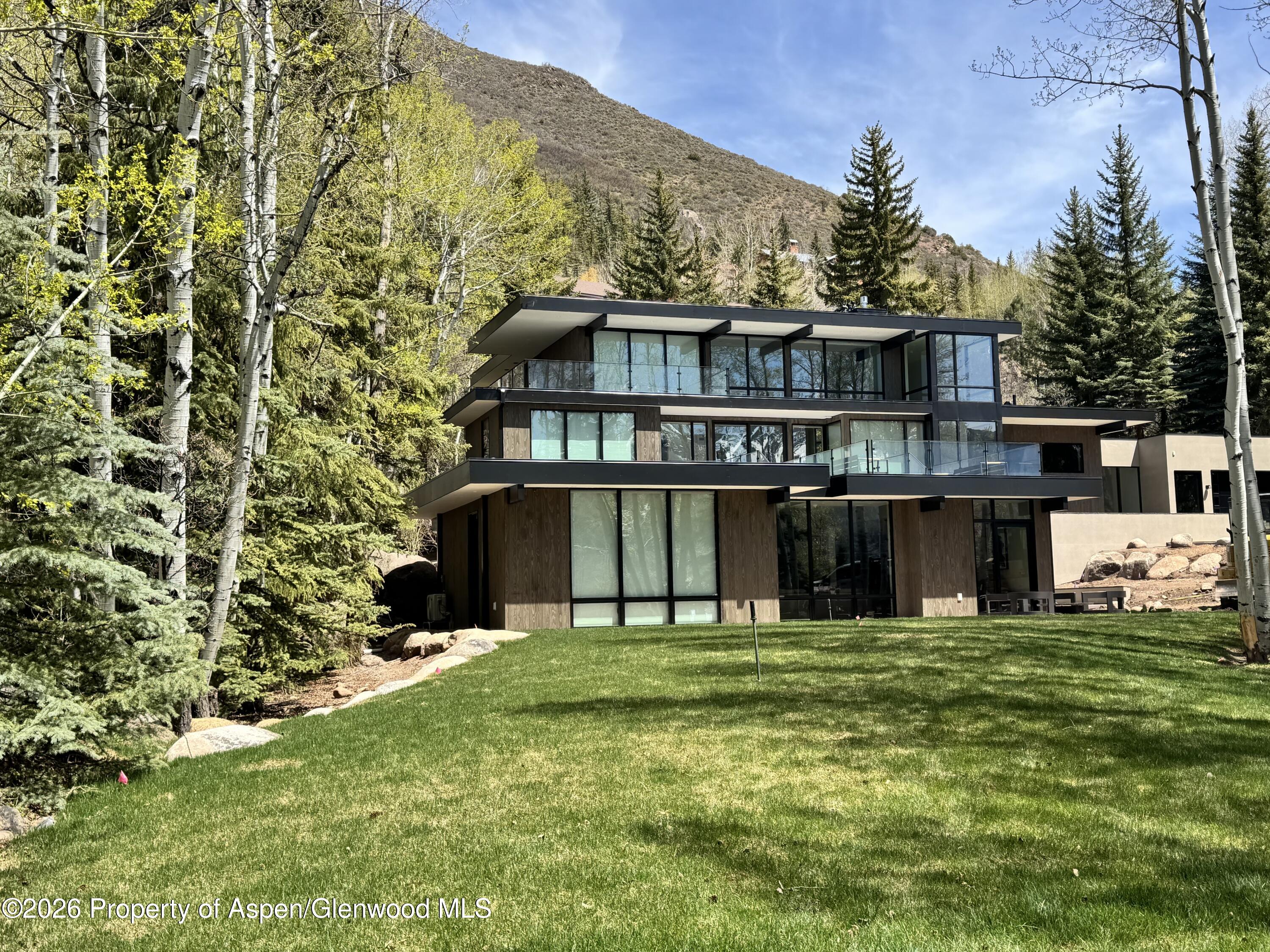323 E Reds Road Property Photo 1