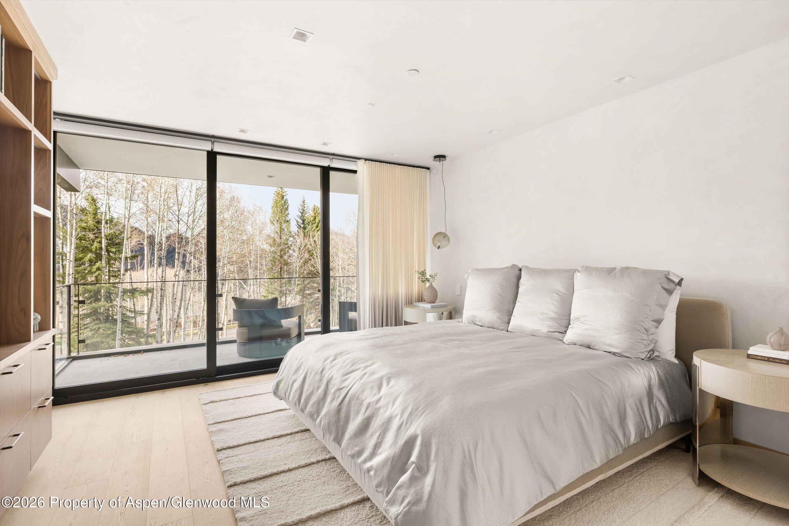 323 E Reds Road Property Photo 6