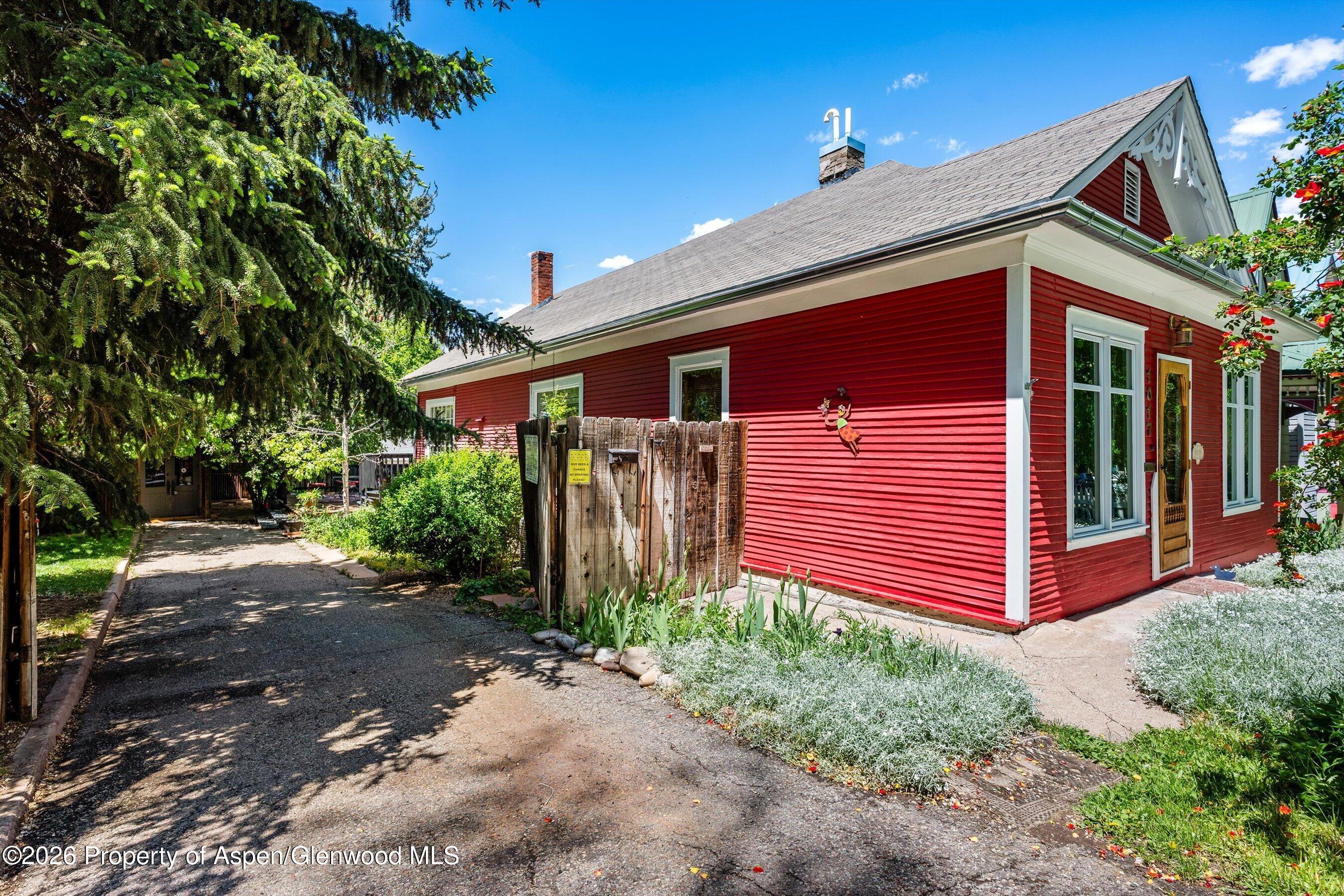 1017 Cooper Avenue Property Photo 3