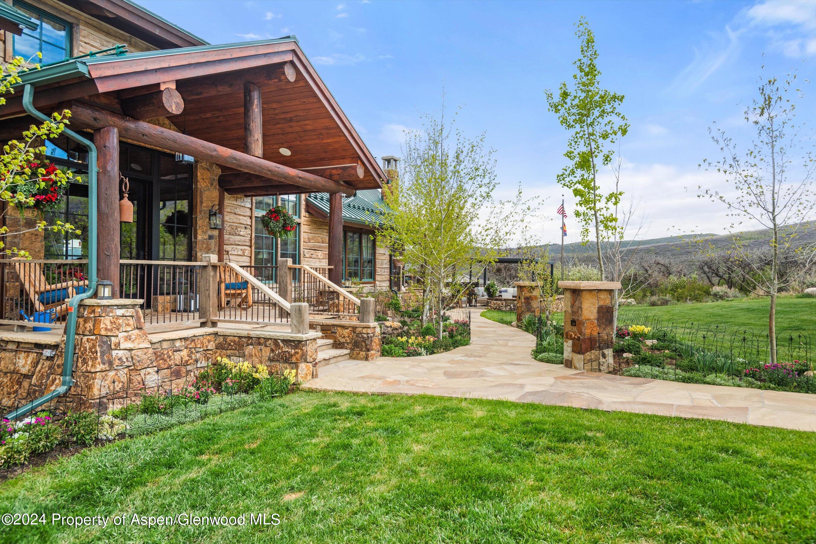 227 Sage Rim Circle Property Photo 2