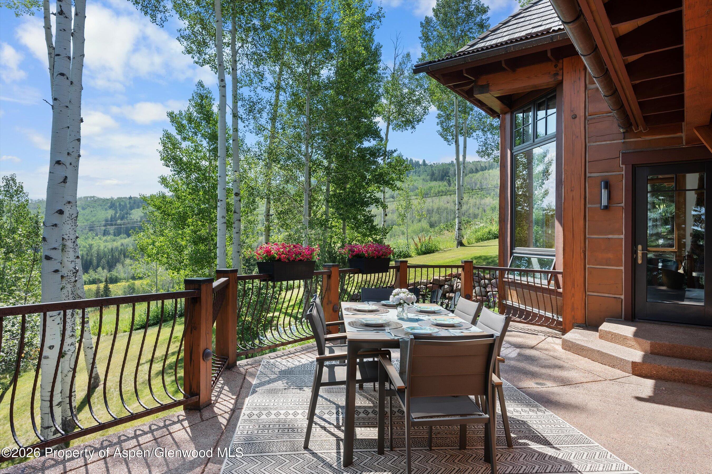 1000 Two Creeks Drive Property Photo 6