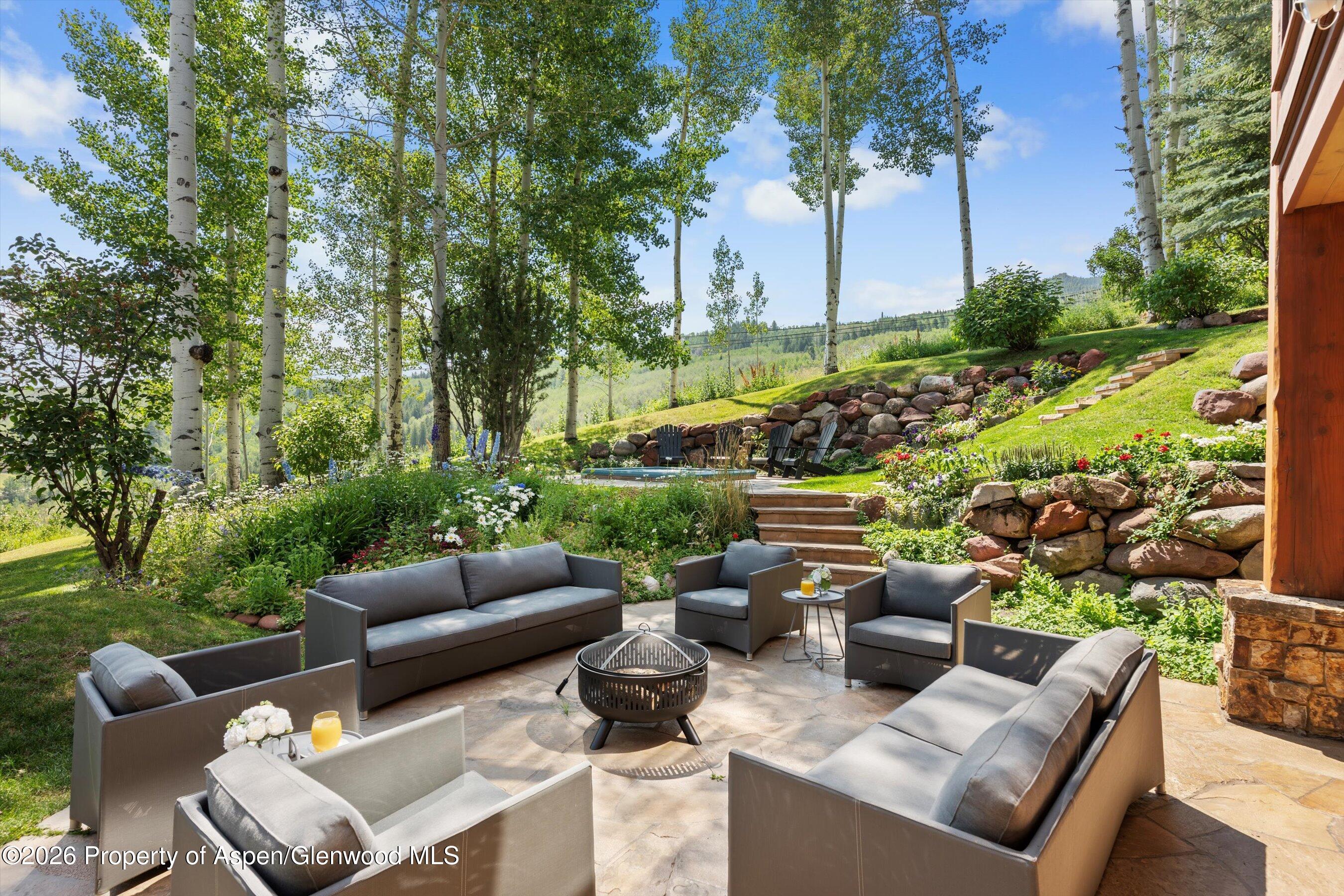 1000 Two Creeks Drive Property Photo 8