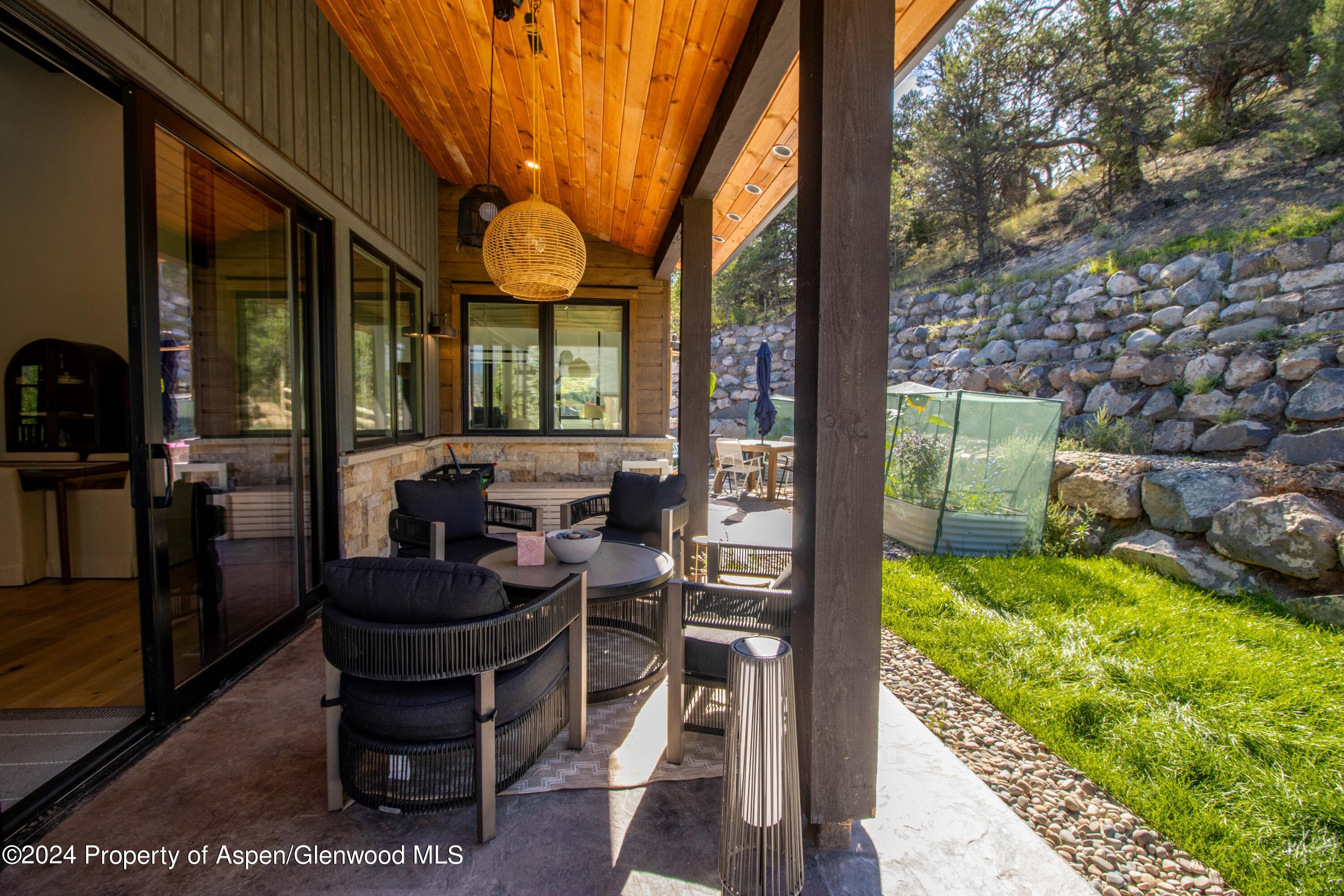 64 Cliff Rose Way Property Photo 13