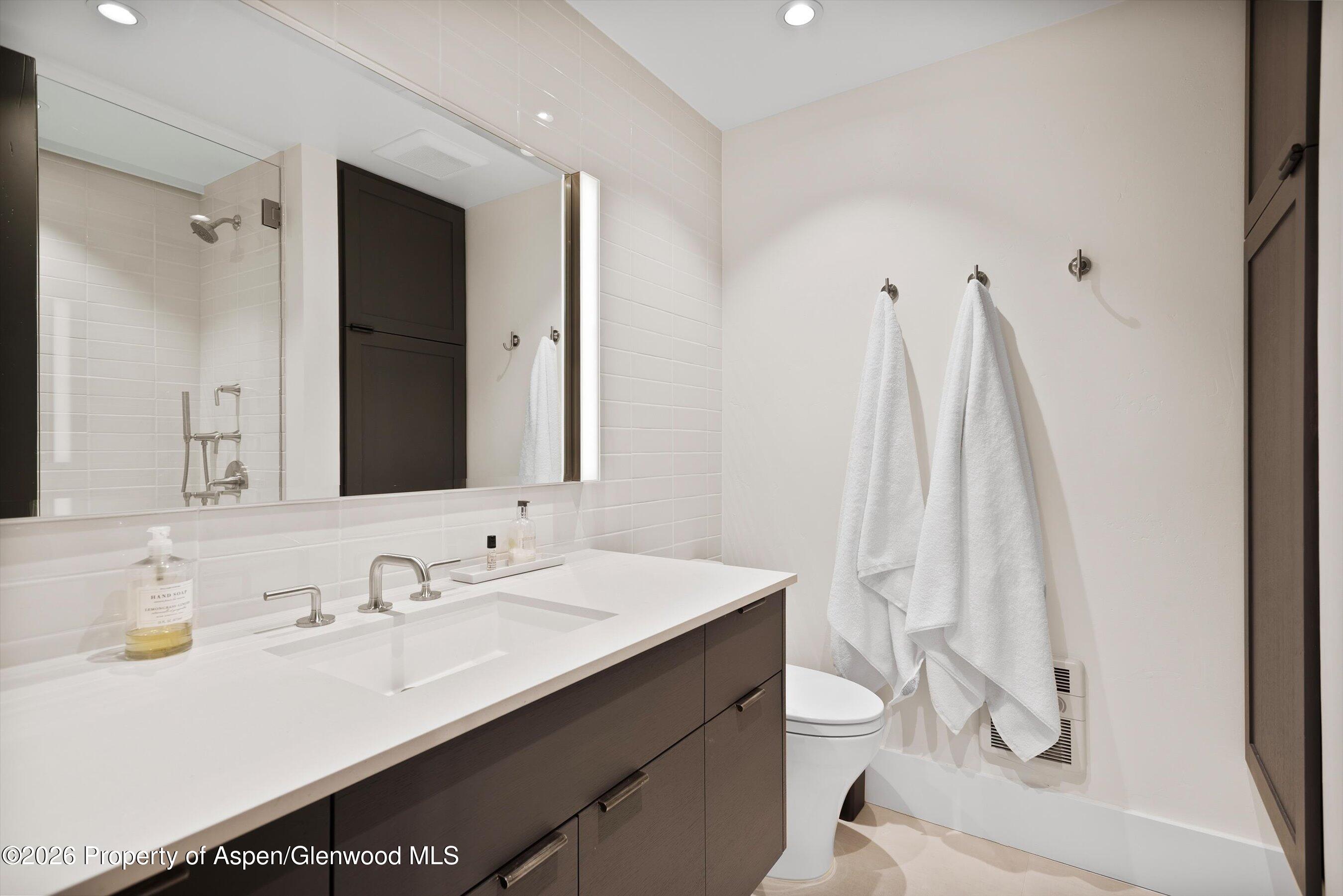 121 W Hyman Avenue B Property Photo 26