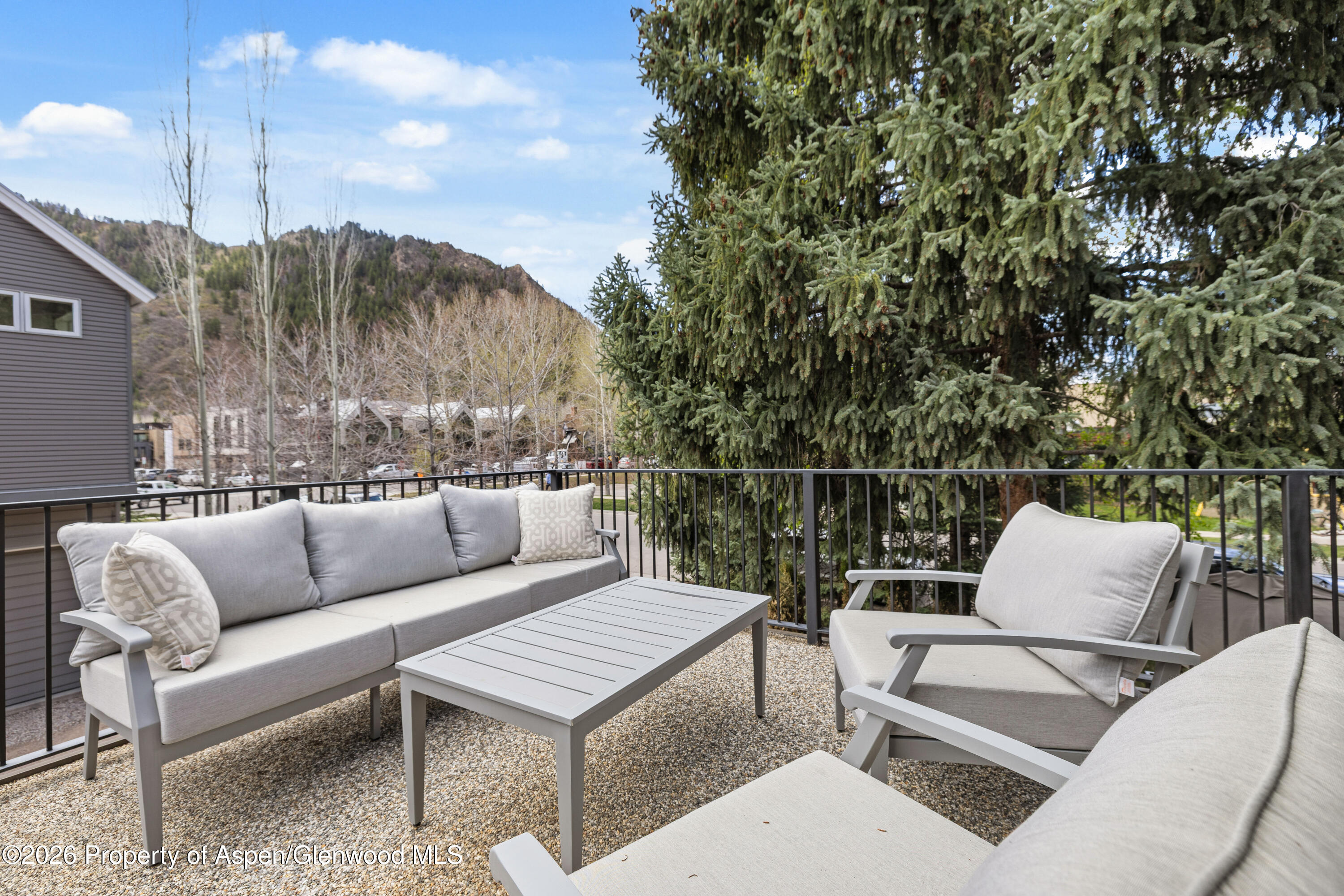 101 E Hallam Street Property Photo 19