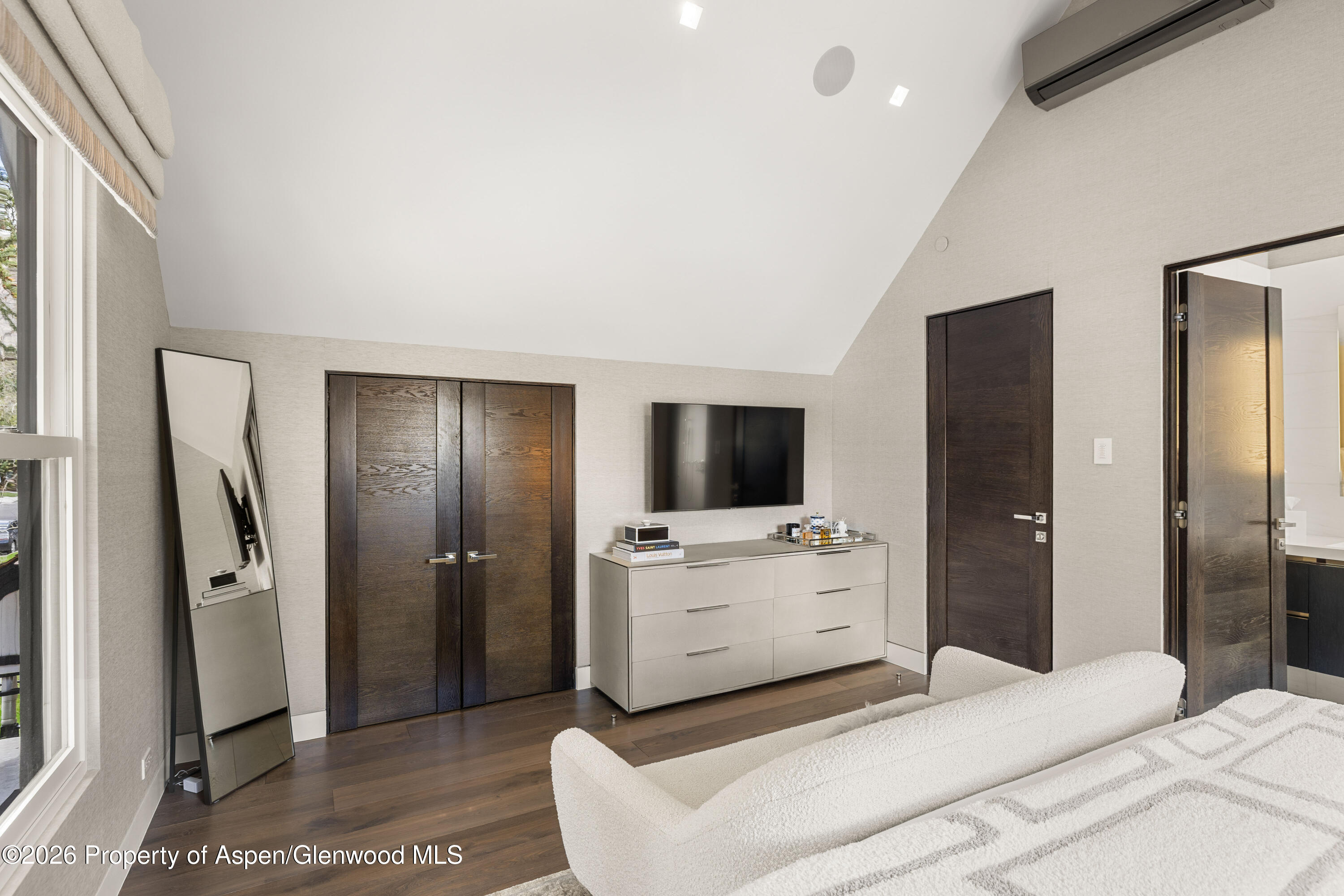 101 E Hallam Street Property Photo 28