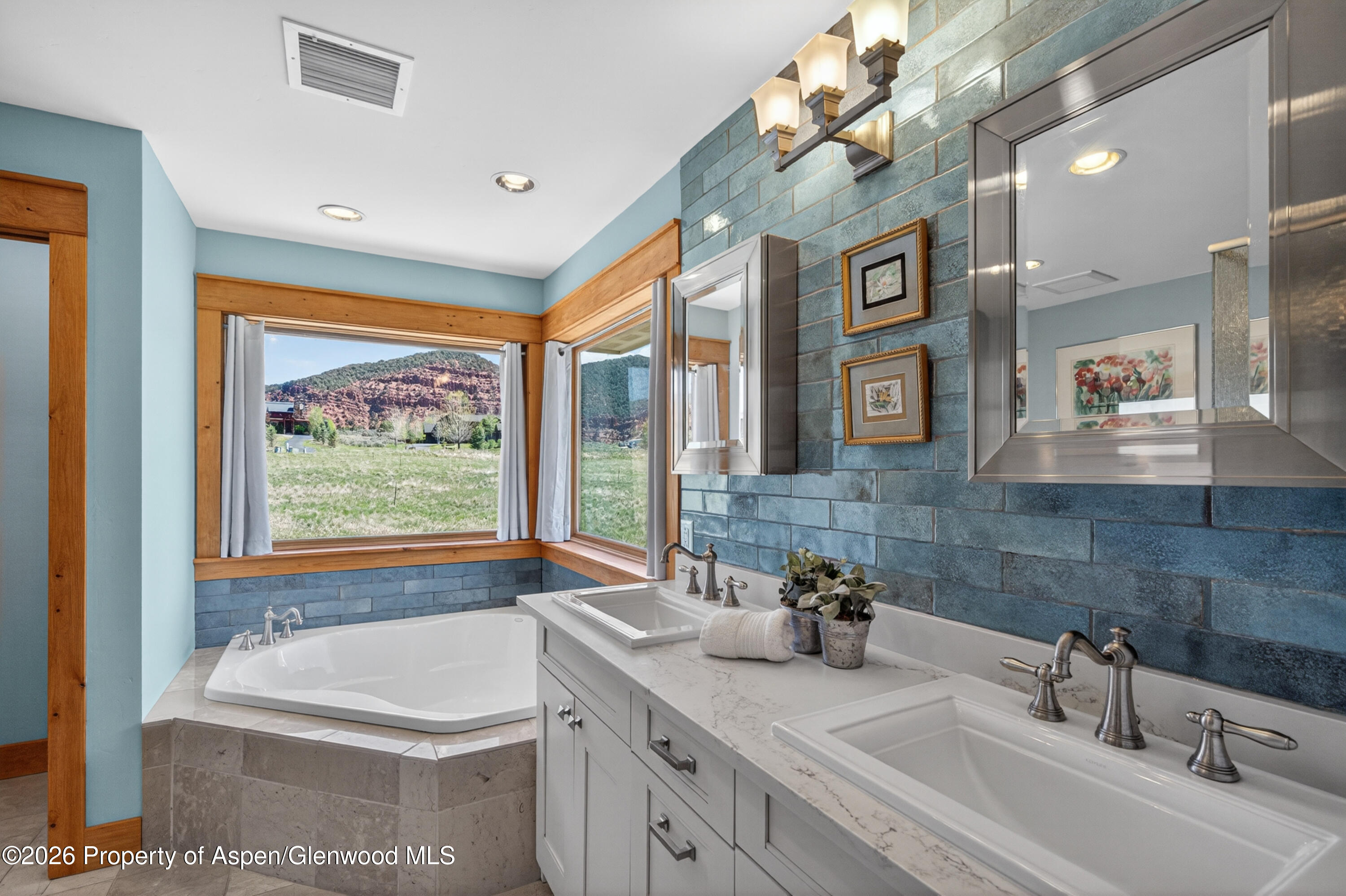 85 Red Cliff Circle Property Photo 27