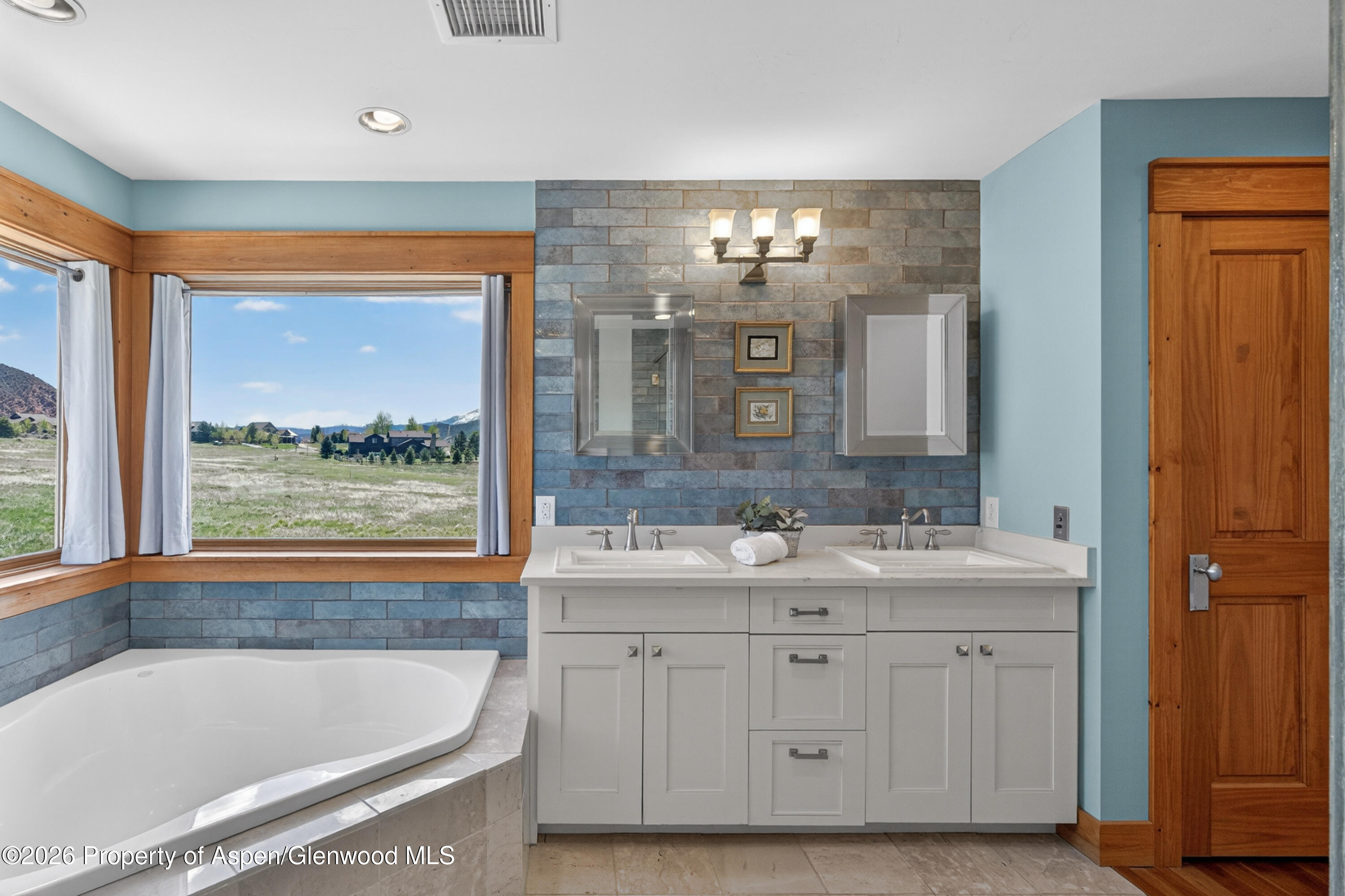 85 Red Cliff Circle Property Photo 28