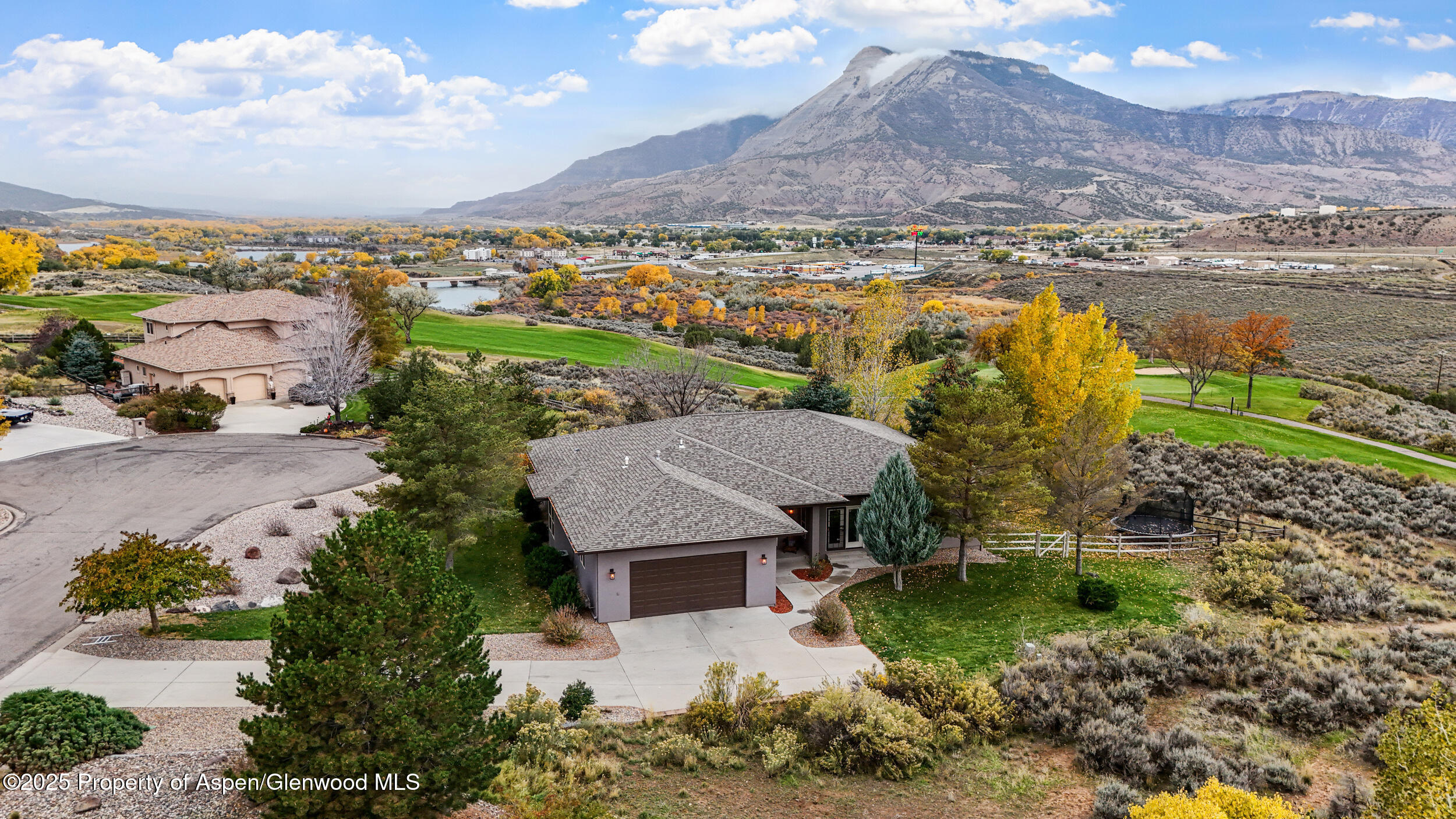 19 Meadow Creek Drive Property Photo 1