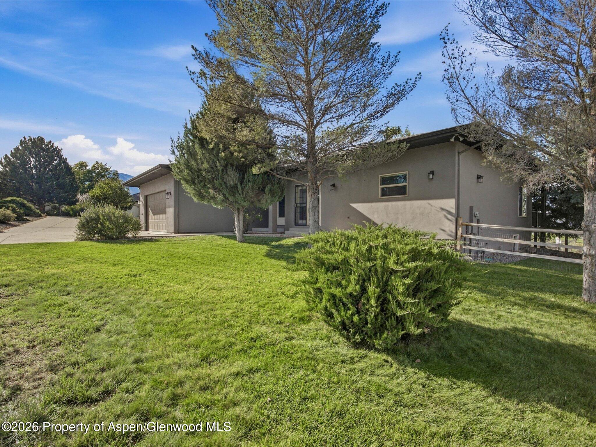 19 Meadow Creek Drive Property Photo 3