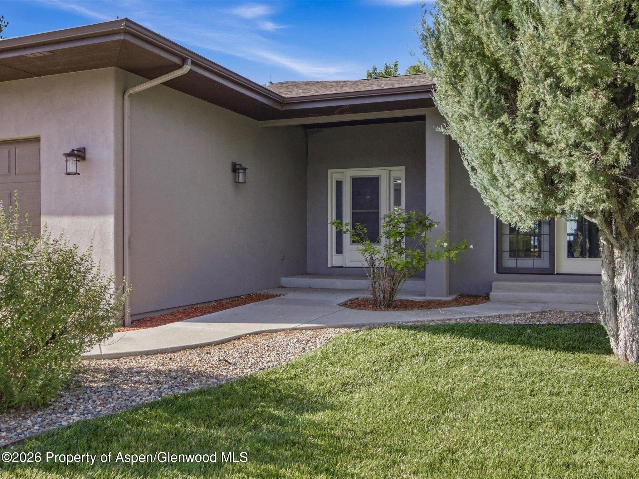 19 Meadow Creek Drive Property Photo 4