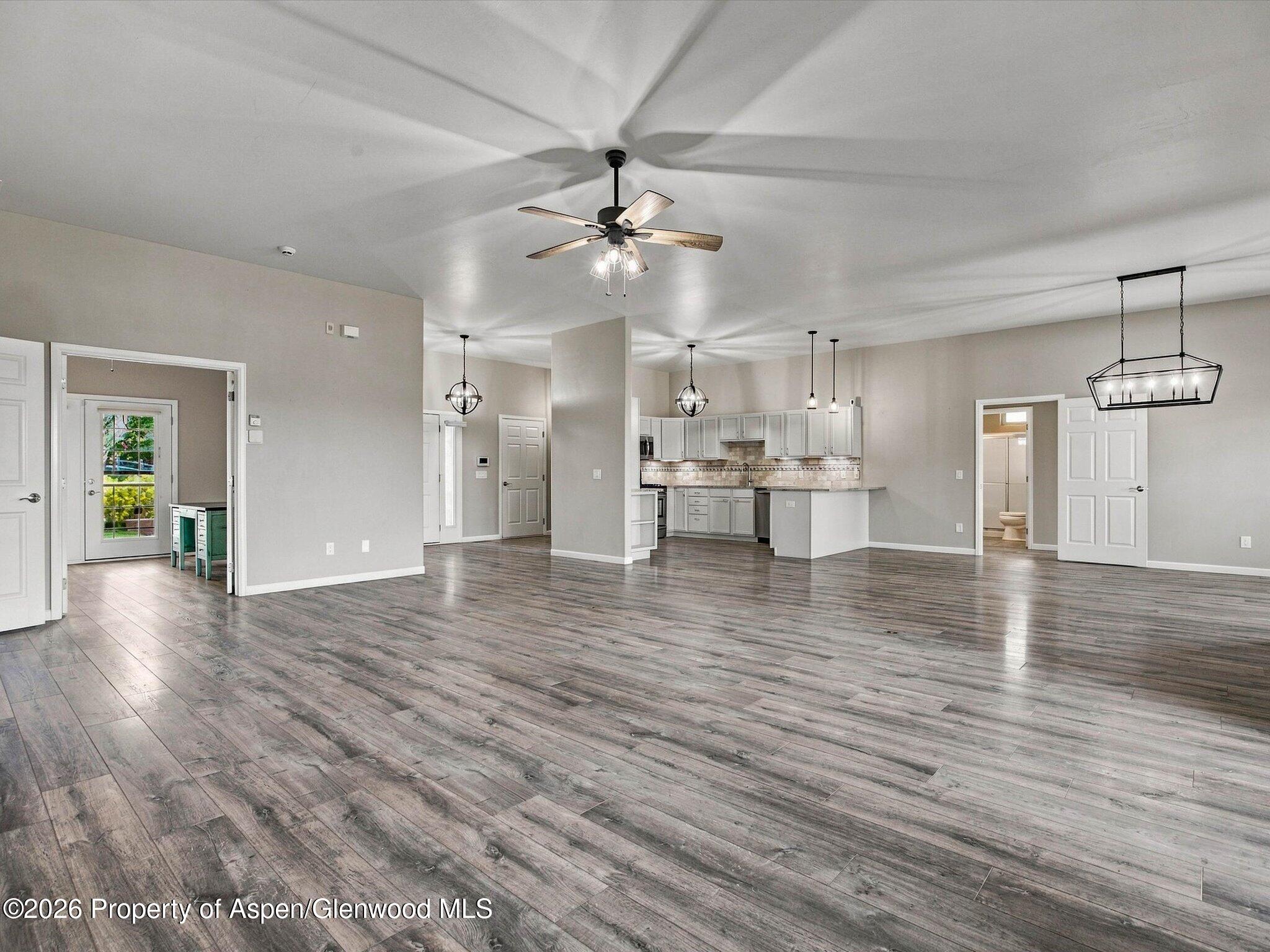 19 Meadow Creek Drive Property Photo 6