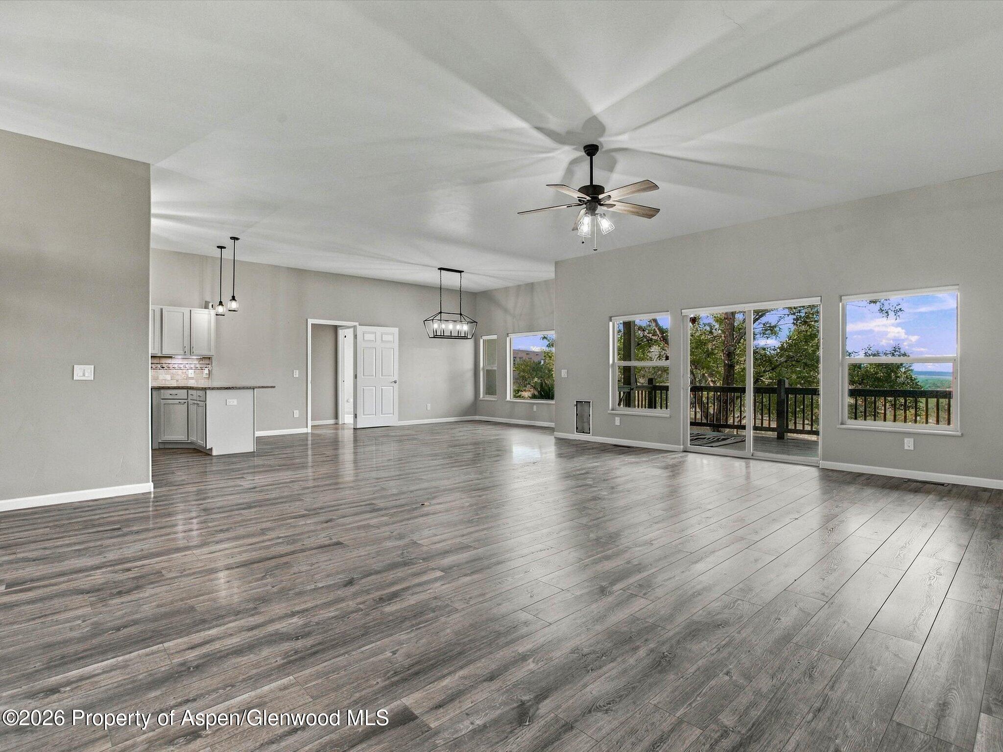 19 Meadow Creek Drive Property Photo 7