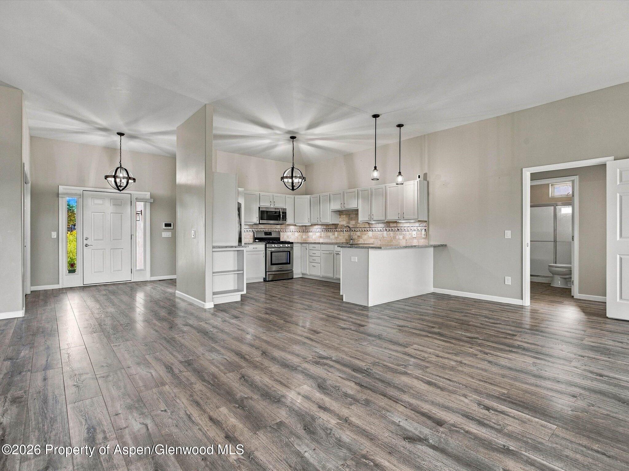 19 Meadow Creek Drive Property Photo 8