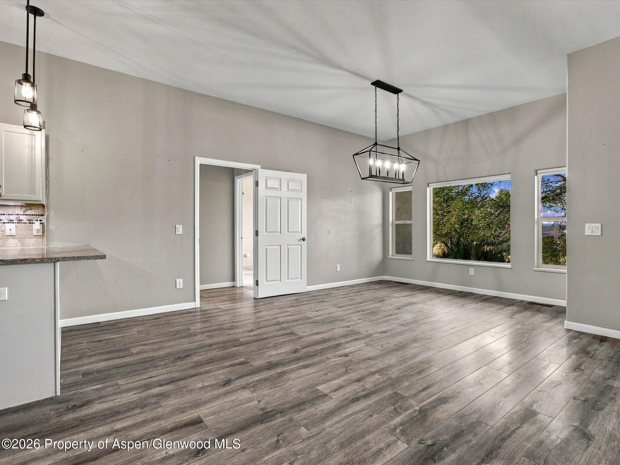 19 Meadow Creek Drive Property Photo 11