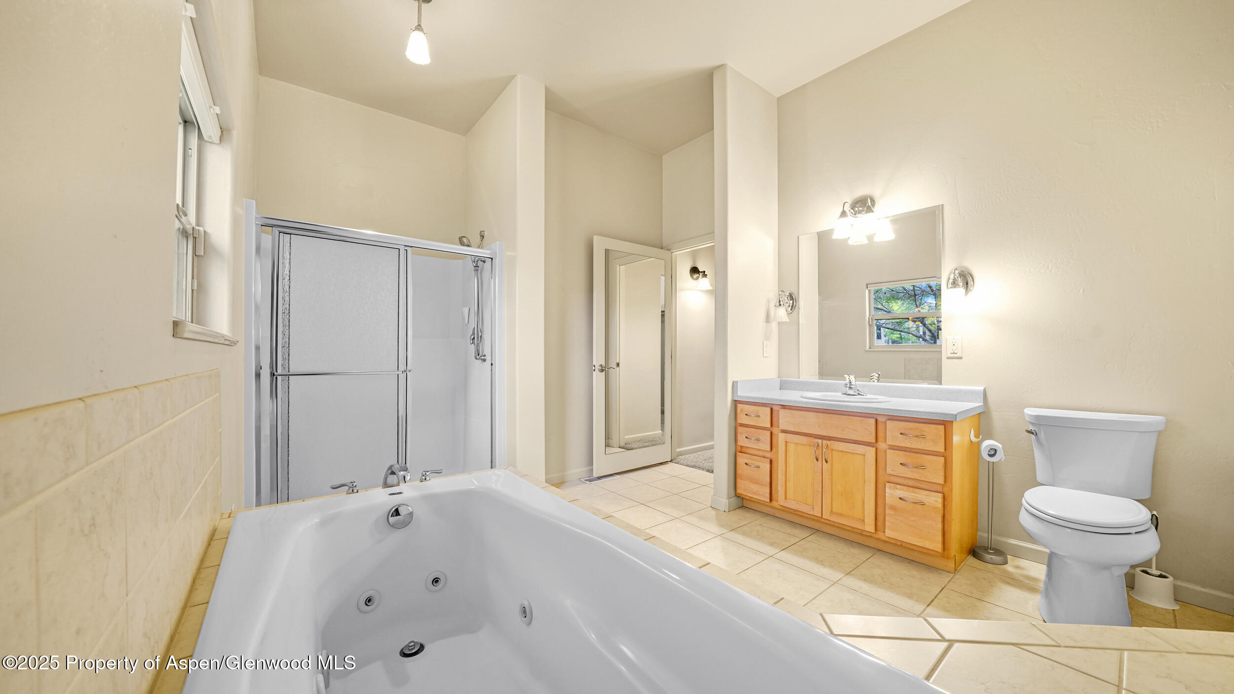 19 Meadow Creek Drive Property Photo 20