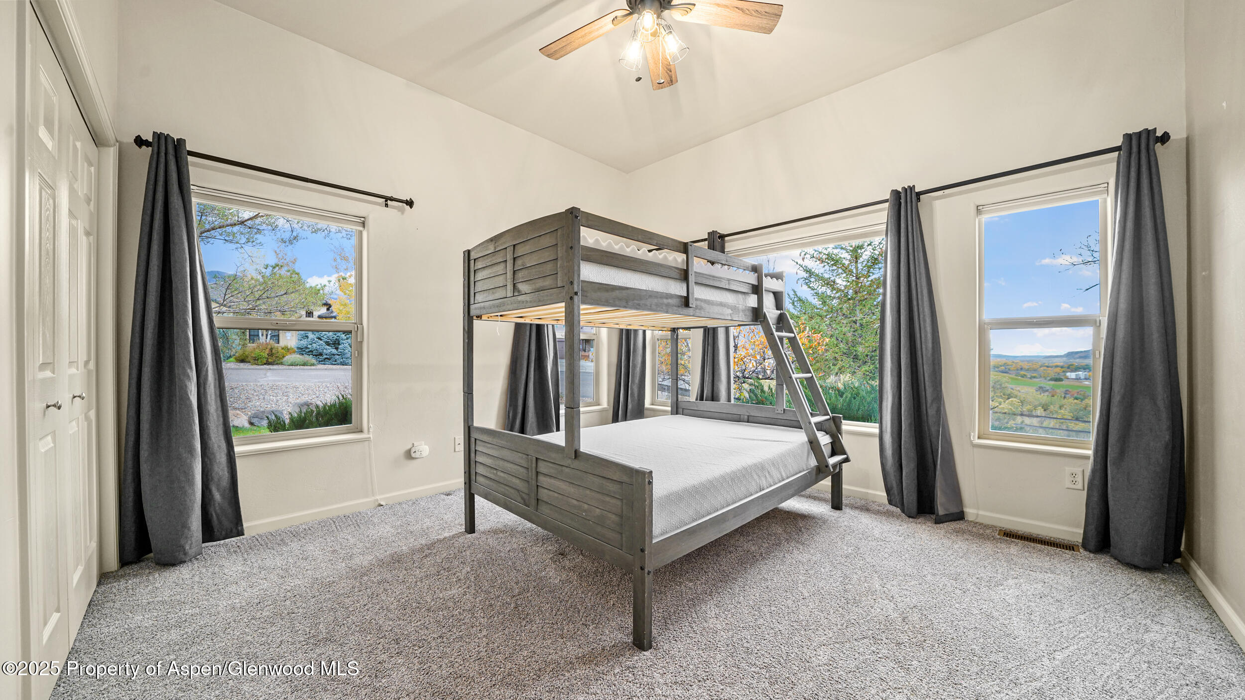 19 Meadow Creek Drive Property Photo 21