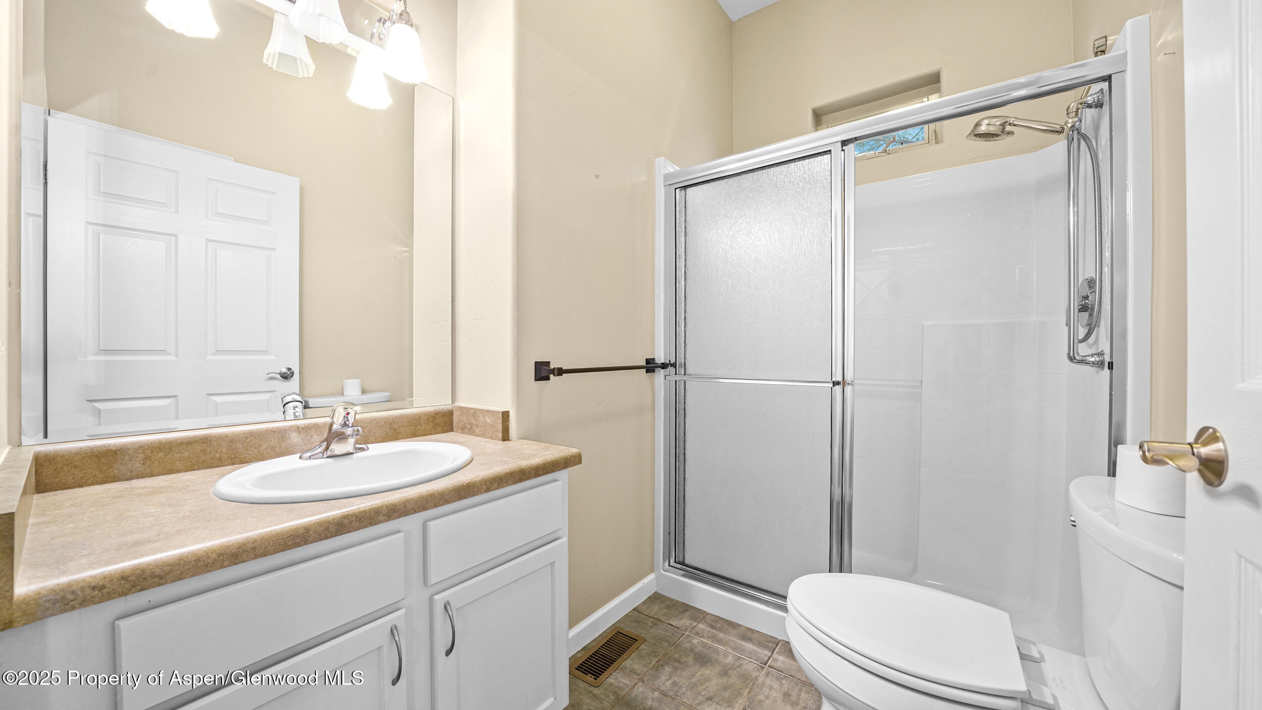 19 Meadow Creek Drive Property Photo 22