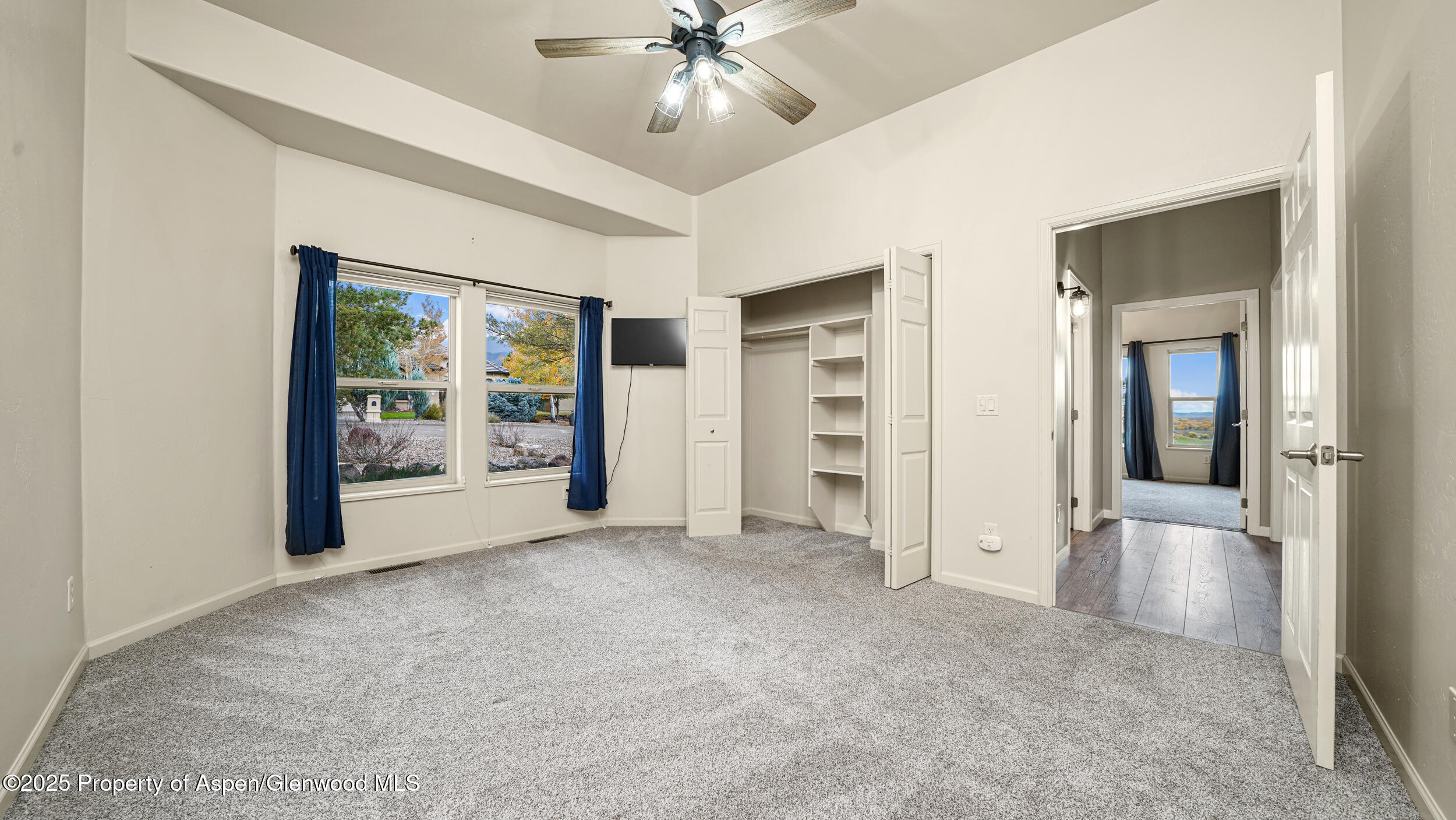 19 Meadow Creek Drive Property Photo 23