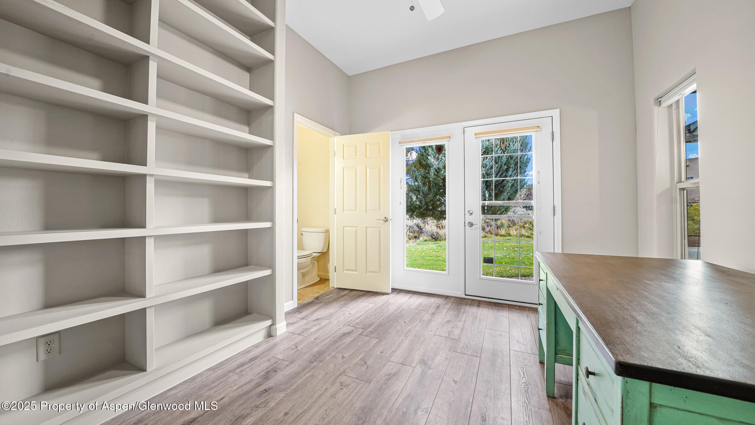 19 Meadow Creek Drive Property Photo 24