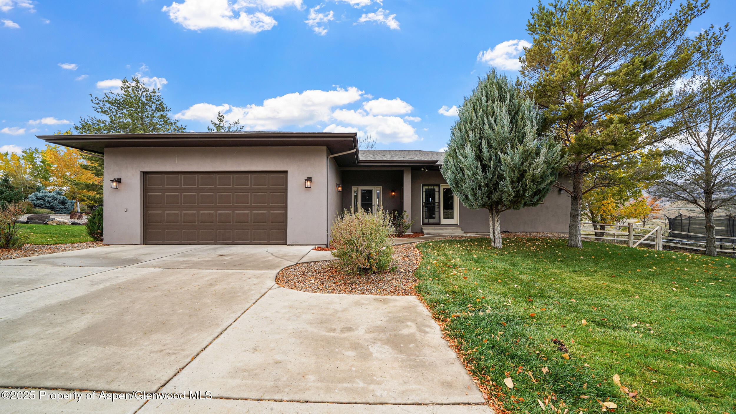 19 Meadow Creek Drive Property Photo 30