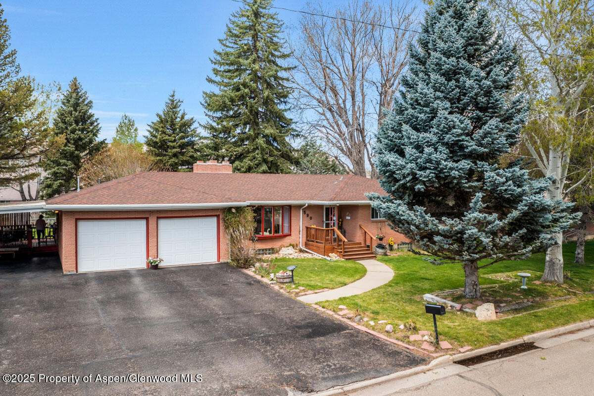 590 Steele Street Property Photo 1