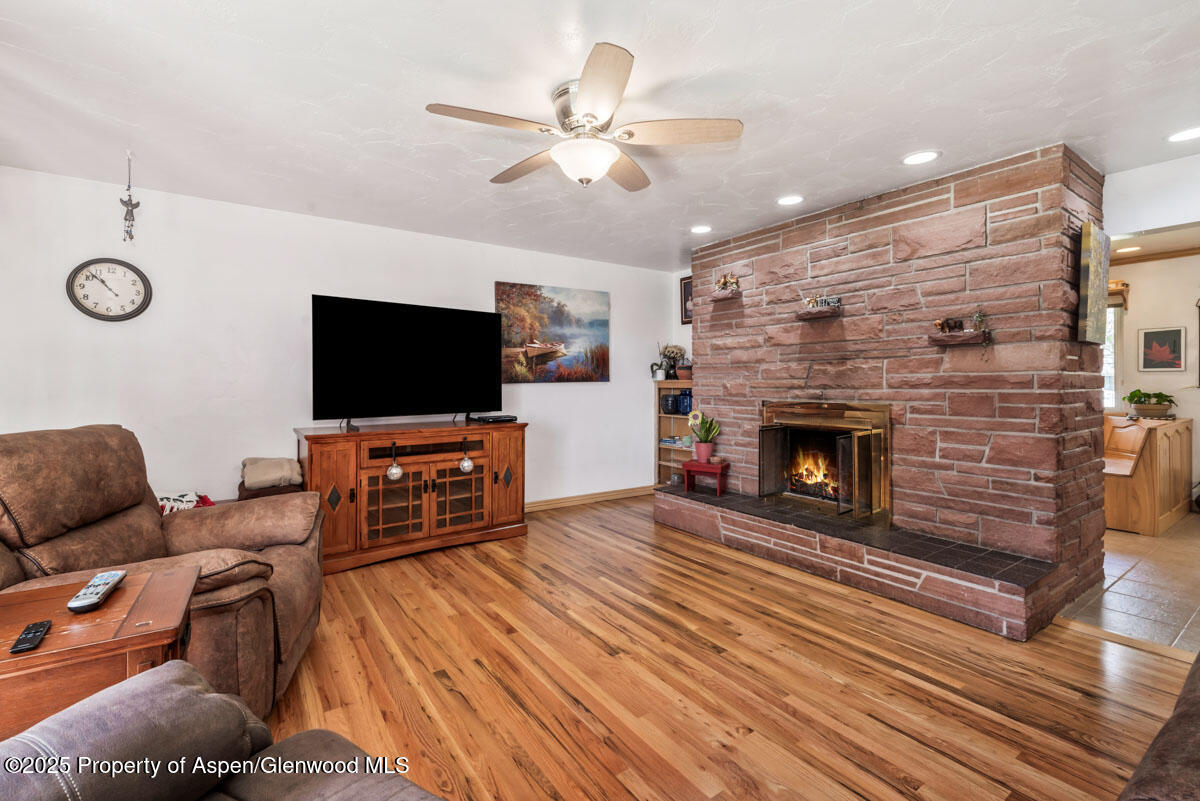 590 Steele Street Property Photo 4