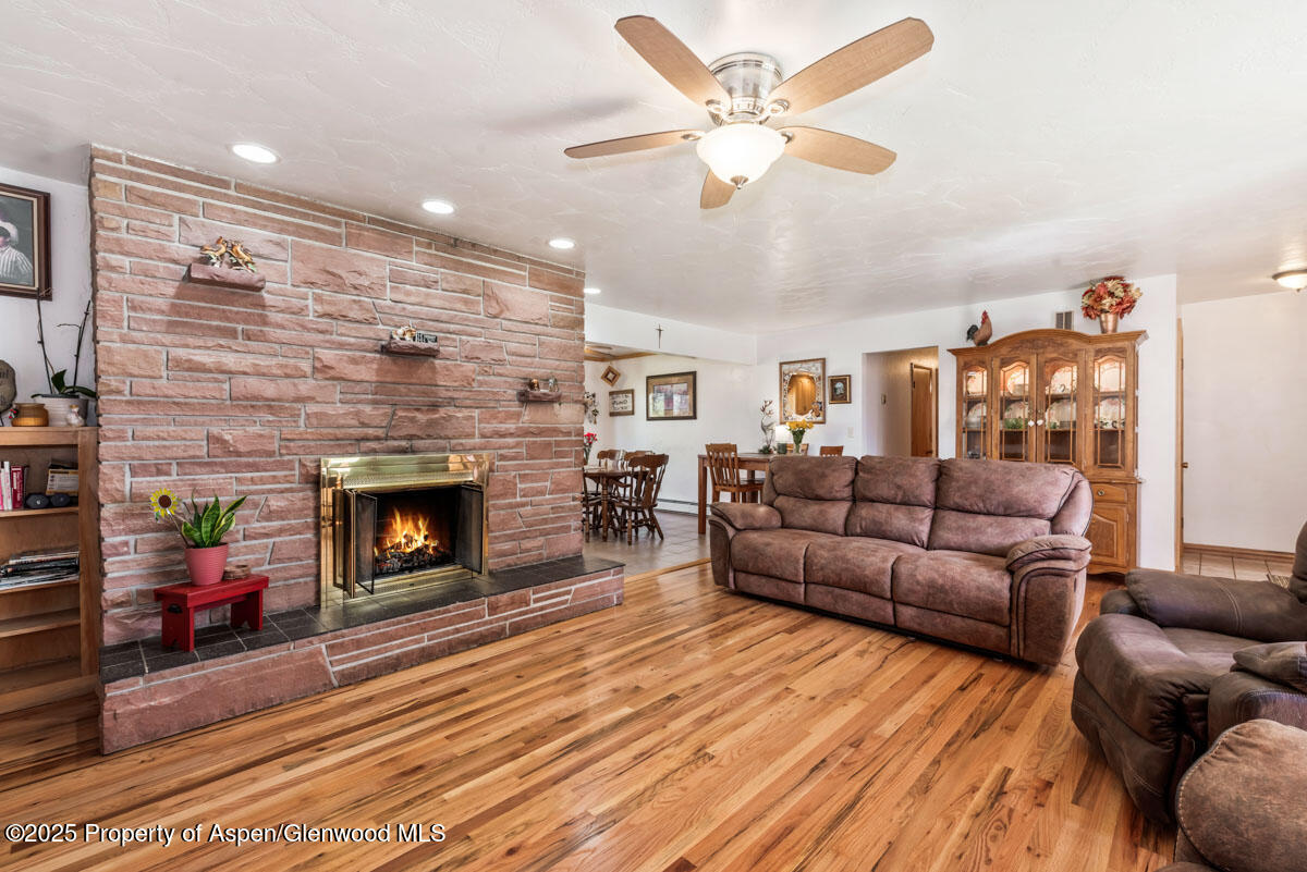 590 Steele Street Property Photo 7