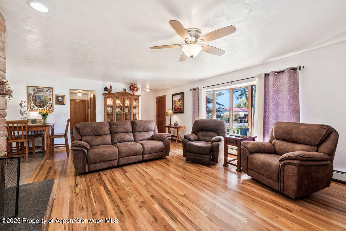 590 Steele Street Property Photo 8