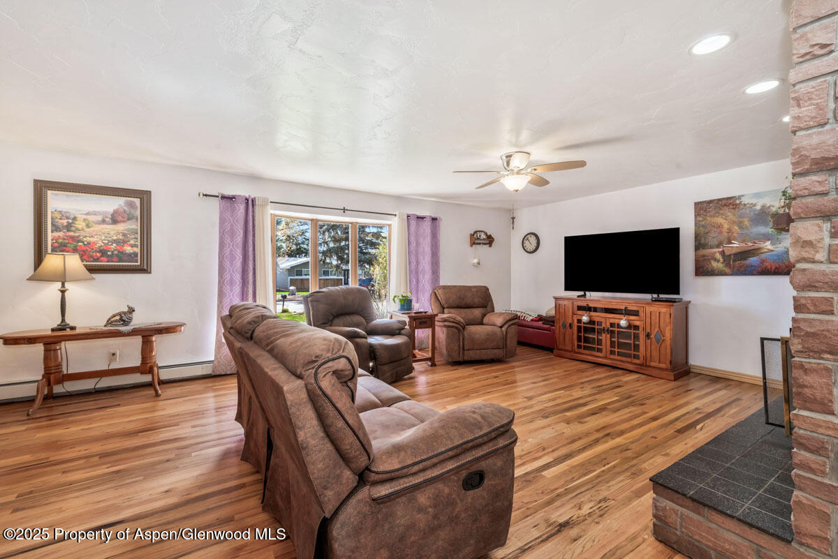 590 Steele Street Property Photo 10