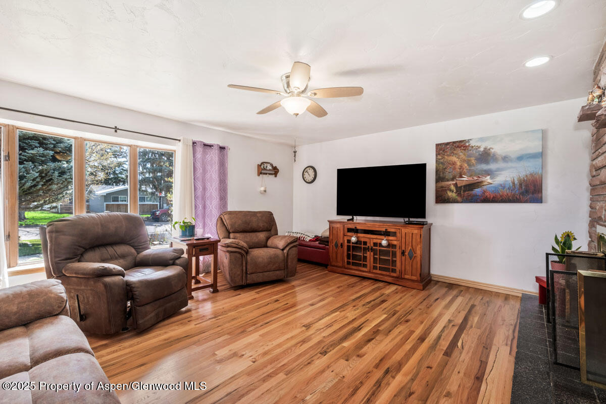 590 Steele Street Property Photo 11