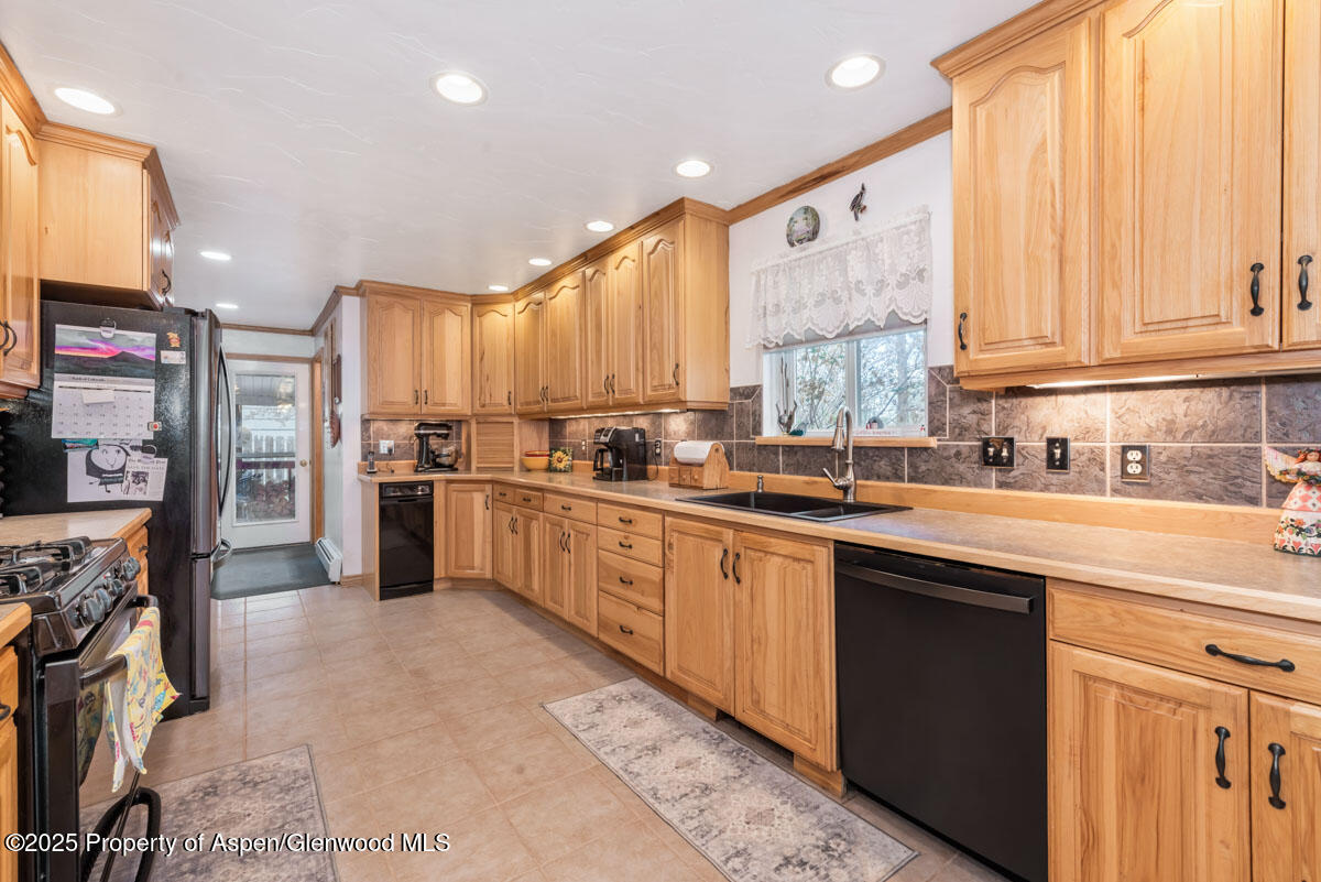 590 Steele Street Property Photo 16