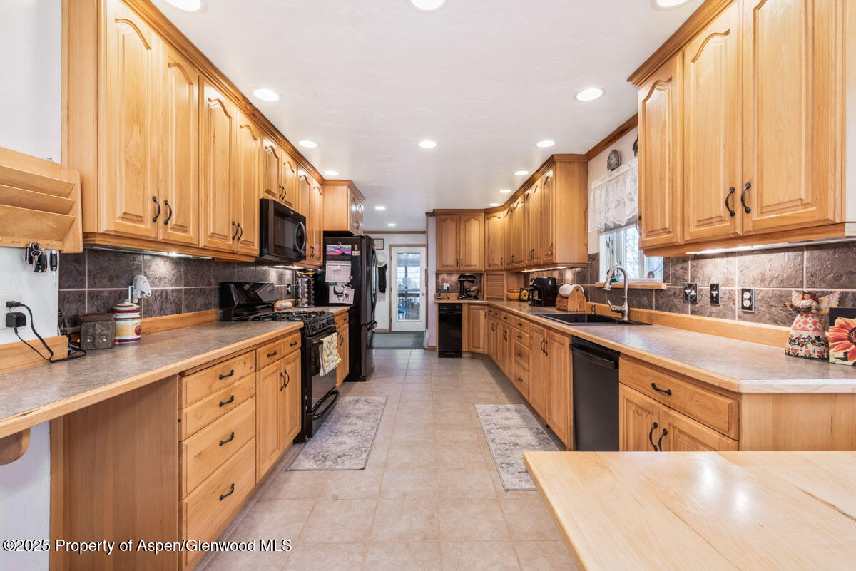 590 Steele Street Property Photo 17