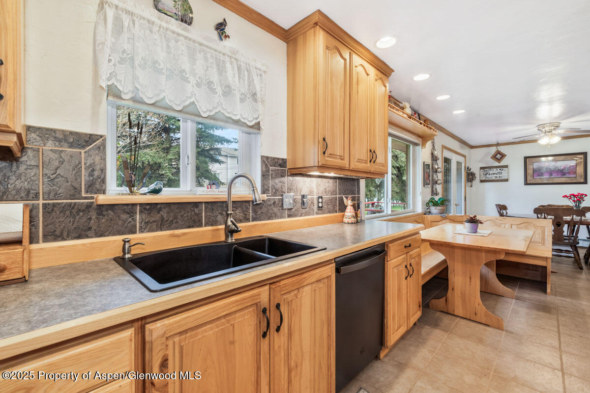 590 Steele Street Property Photo 20