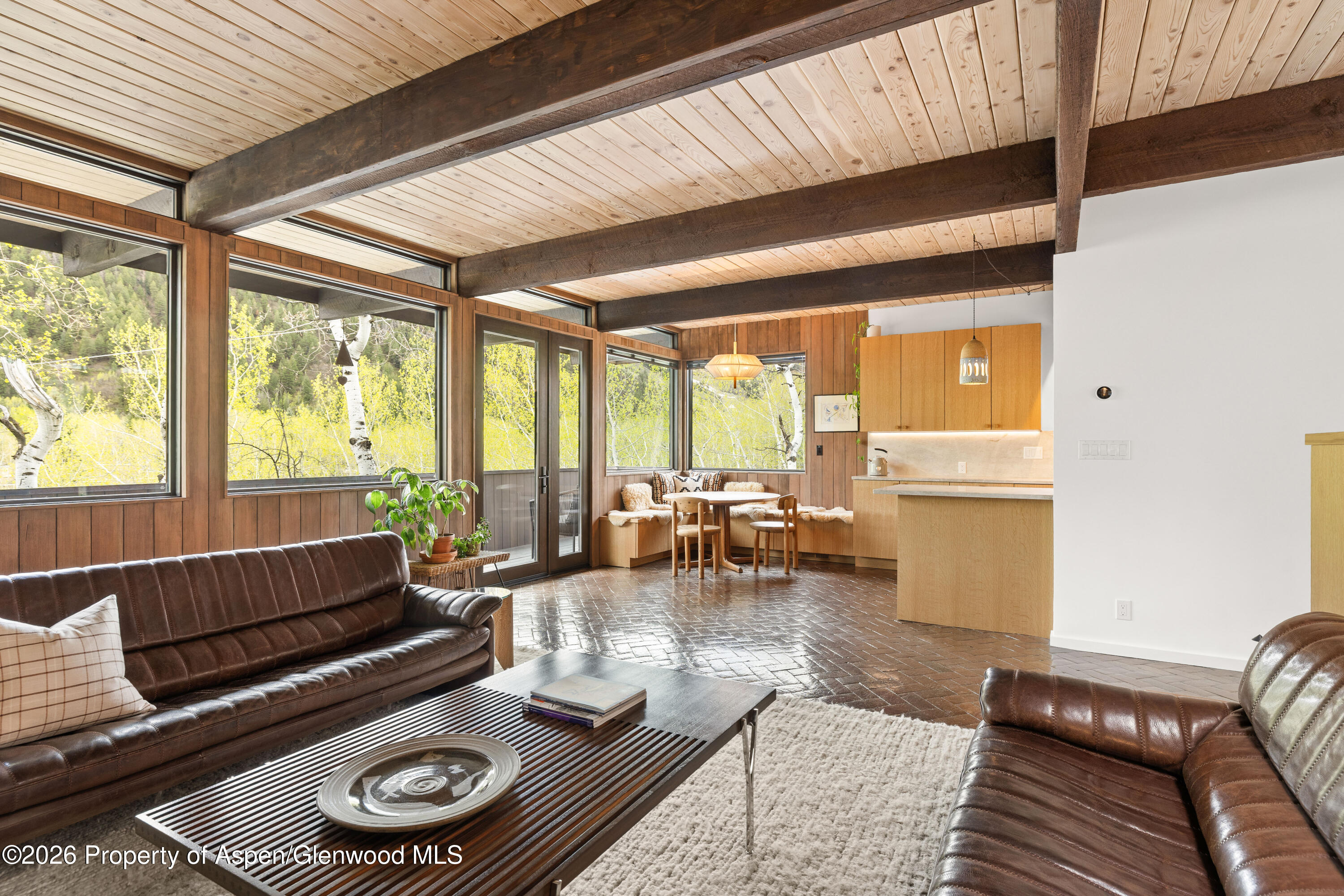 284 Eastwood Drive Property Photo 1