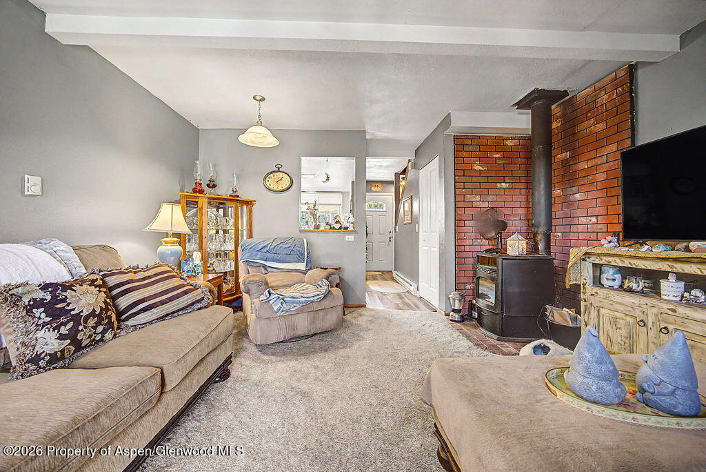1096 E 7th Street Property Photo 3